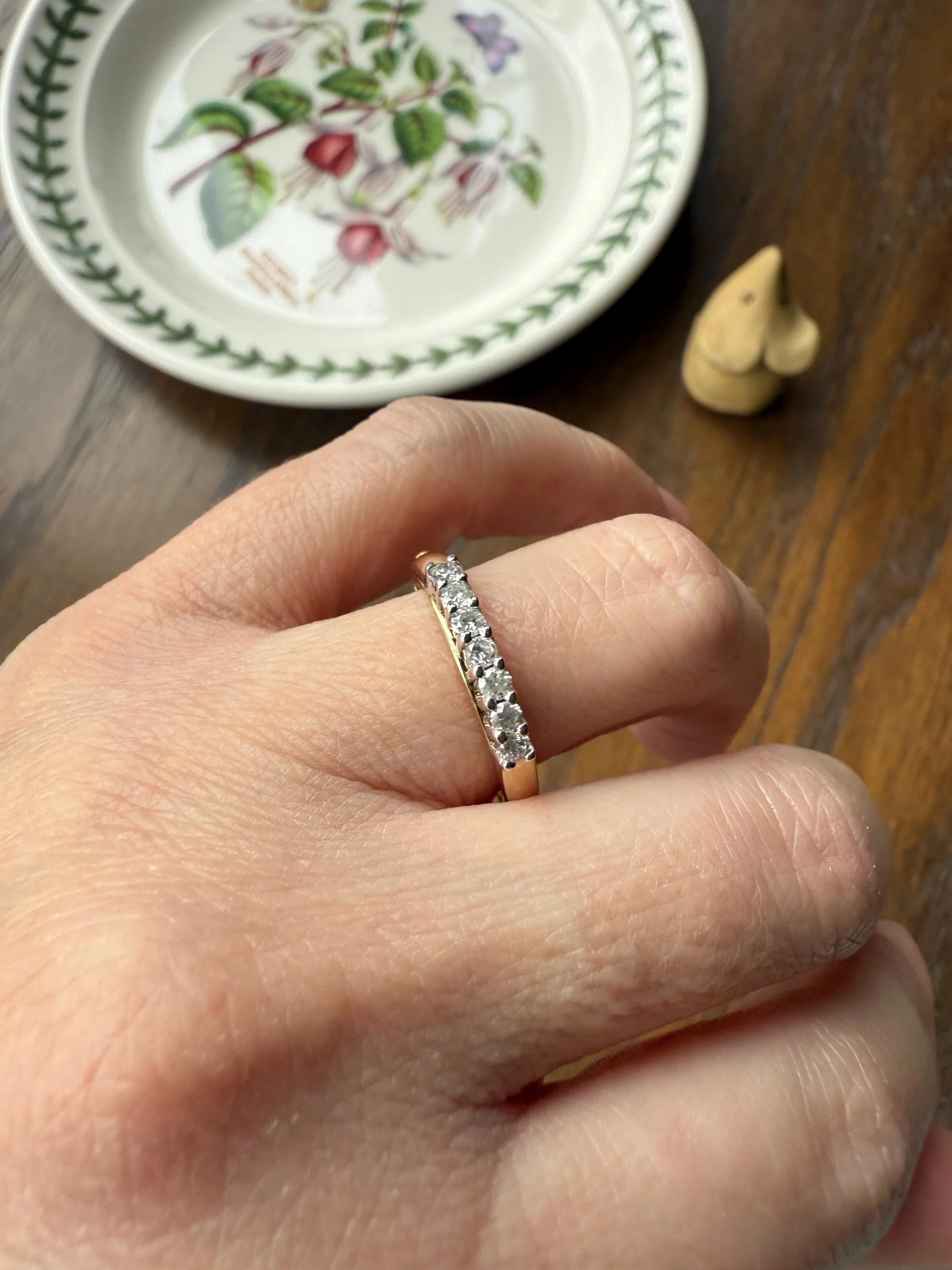 SECRET Je T'Aime Vintage " I Love You " In French Seven Diamond Two Part Hinged 9k Gold Double Band Ring - Image 5