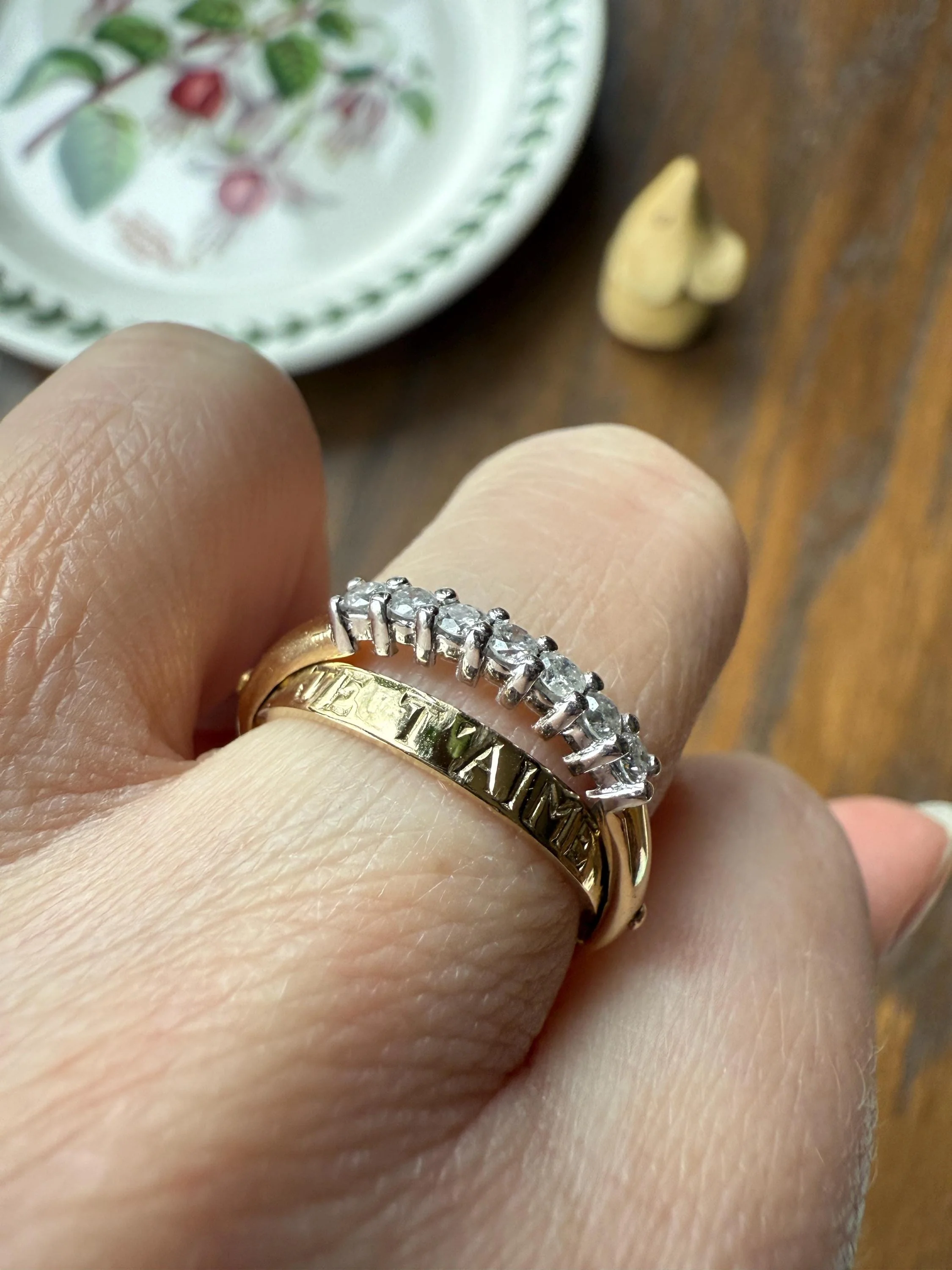 SECRET Je T'Aime Vintage " I Love You " In French Seven Diamond Two Part Hinged 9k Gold Double Band Ring - Image 6