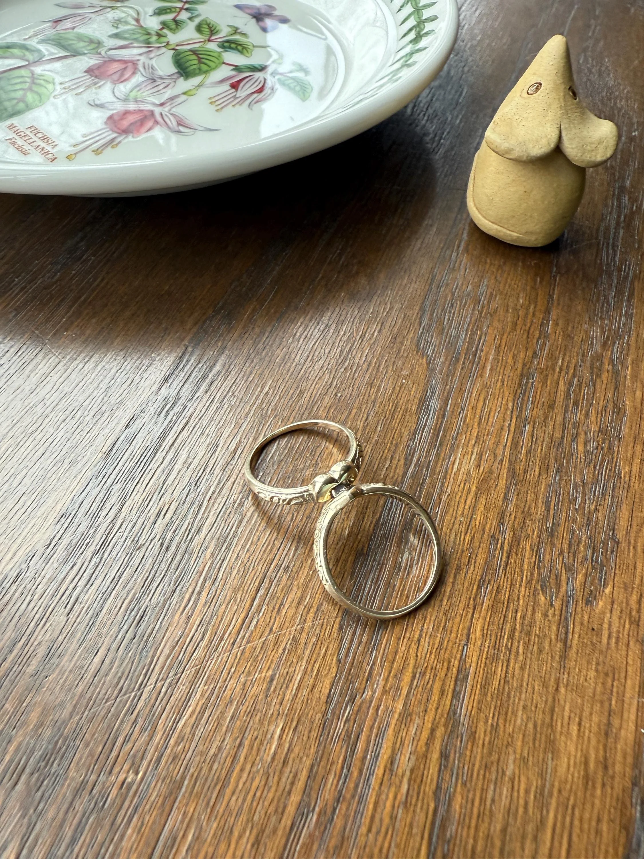 SECRET Vintage HEART " I Love You " Two Part Opening 9k Gold Double Band Ring Diamond Hinged Figural Scrolled Shoulders - Image 13
