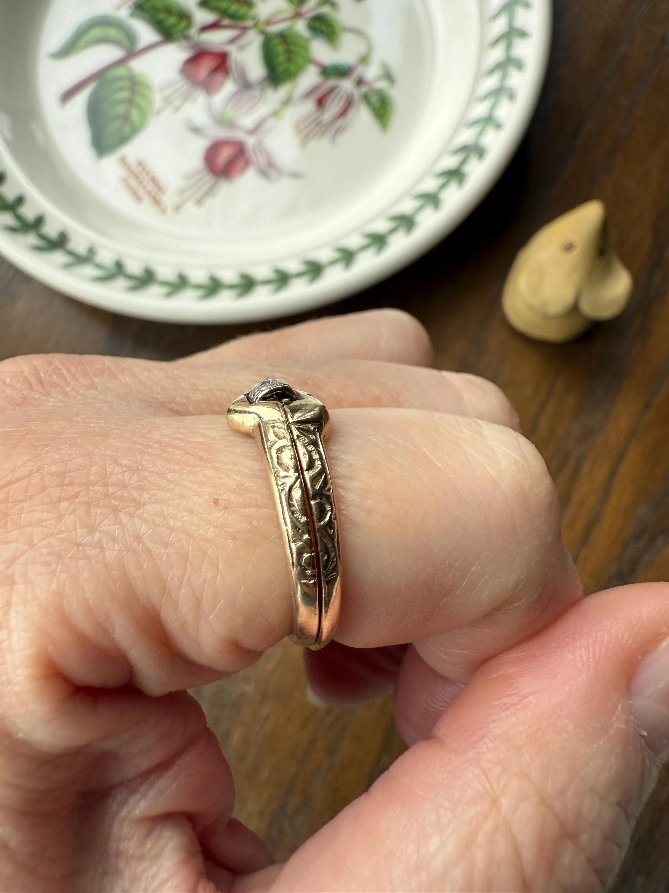 SECRET Vintage HEART " I Love You " Two Part Opening 9k Gold Double Band Ring Diamond Hinged Figural Scrolled Shoulders - Image 5