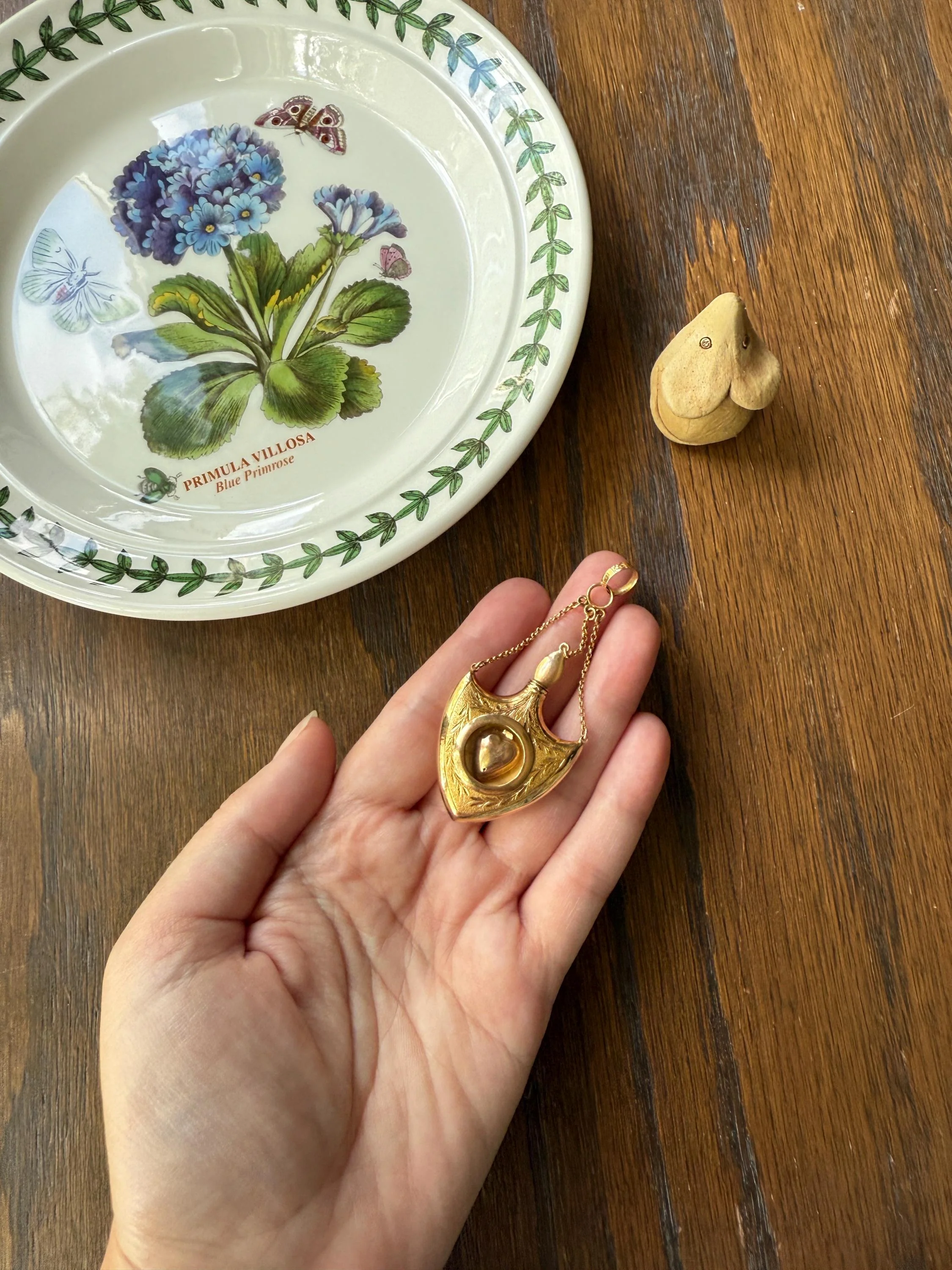 SHIELD w/ HEART Locket Georgian Era Antique FLASK Pendant Figural 18k Gold Large Swedish Vinaigrette w/ Stopper - Image 2