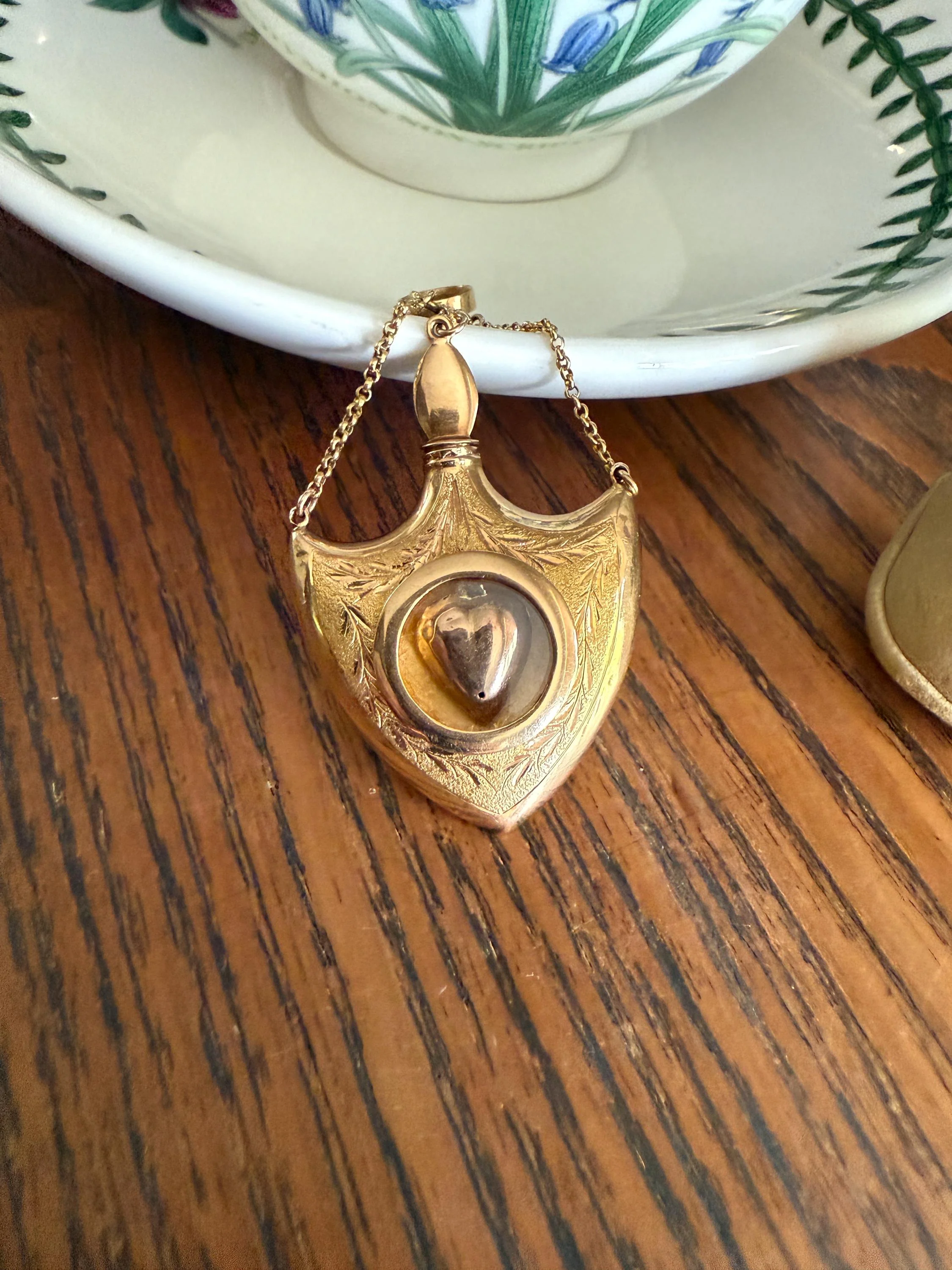 SHIELD w/ HEART Locket Georgian Era Antique FLASK Pendant Figural 18k Gold Large Swedish Vinaigrette w/ Stopper - Image 5