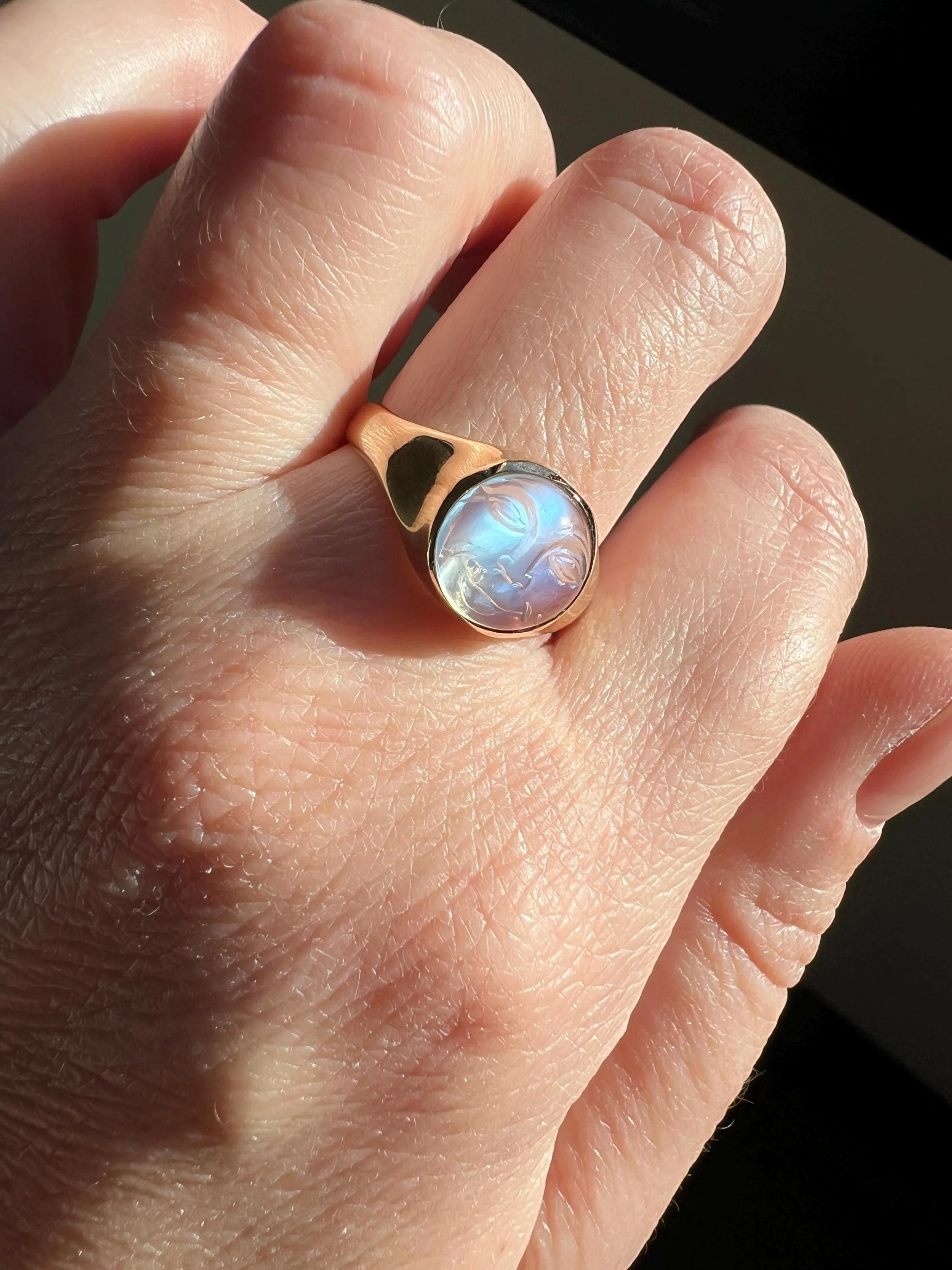 Smiling MAN in the MOON Blue Moonstone Vintage RING 14k Gold Figural Glow - Image 11