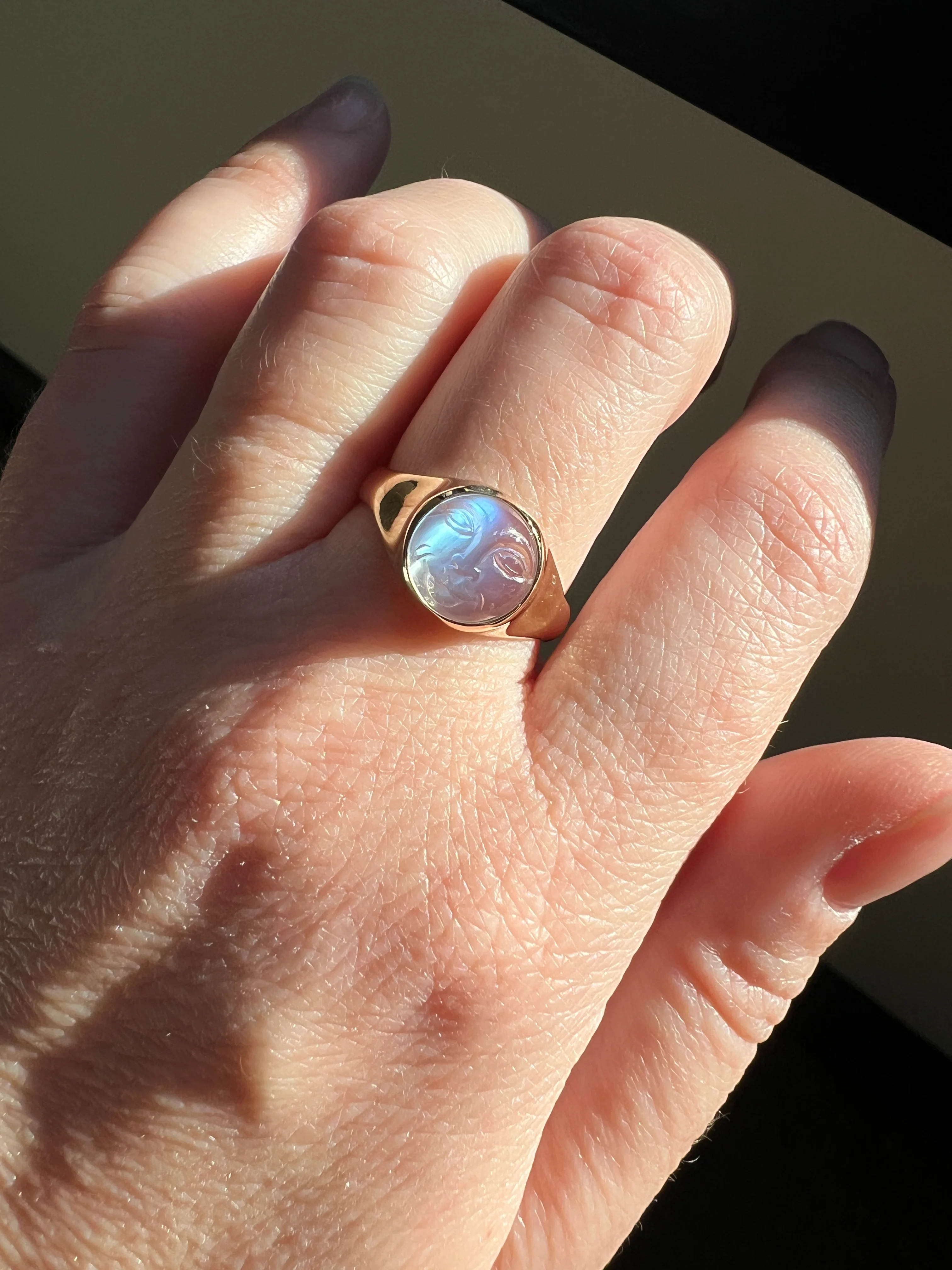 Smiling MAN in the MOON Blue Moonstone Vintage RING 14k Gold Figural Glow - Image 24