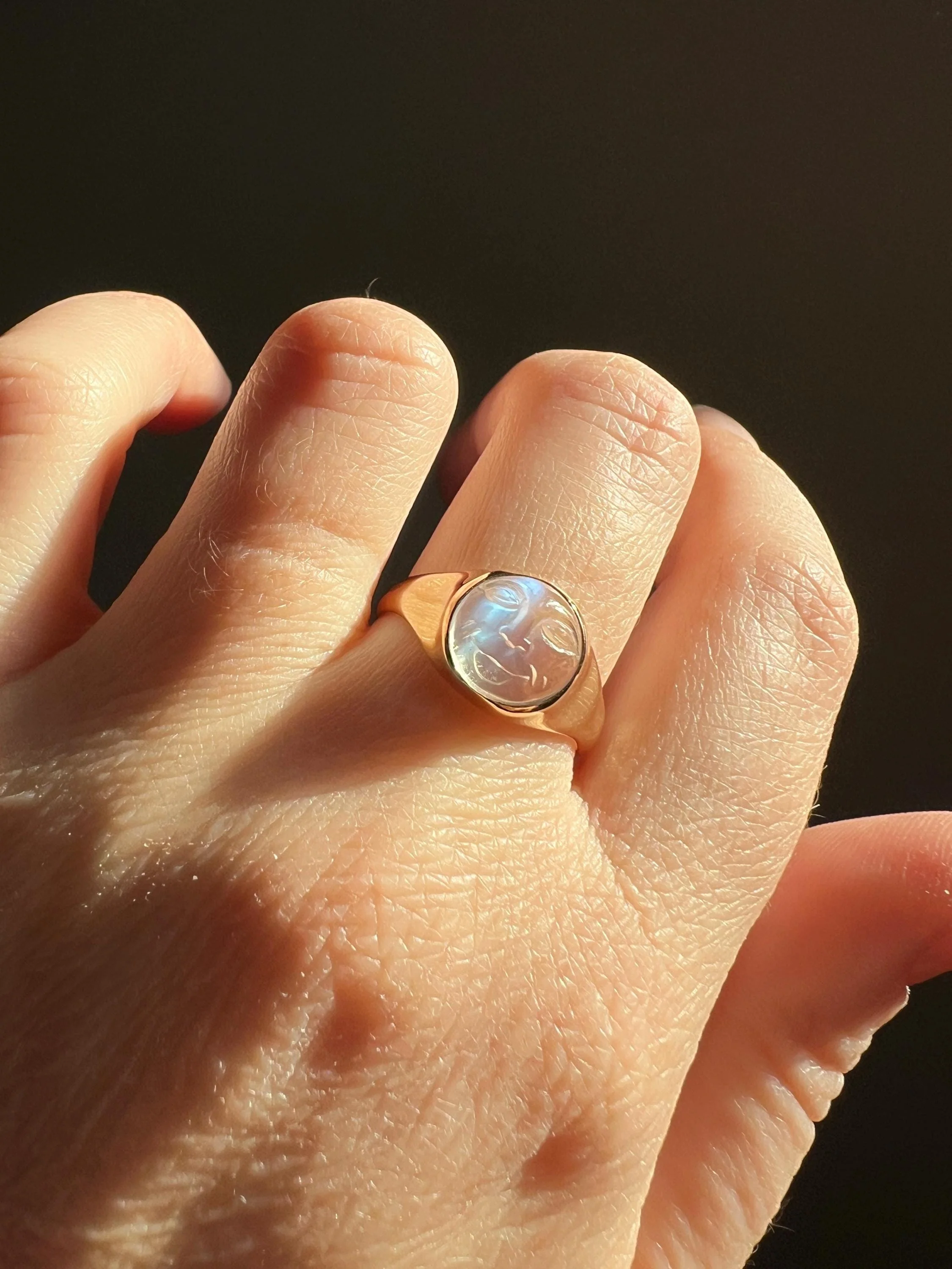 Smiling MAN in the MOON Blue Moonstone Vintage RING 14k Gold Figural Glow - Image 3