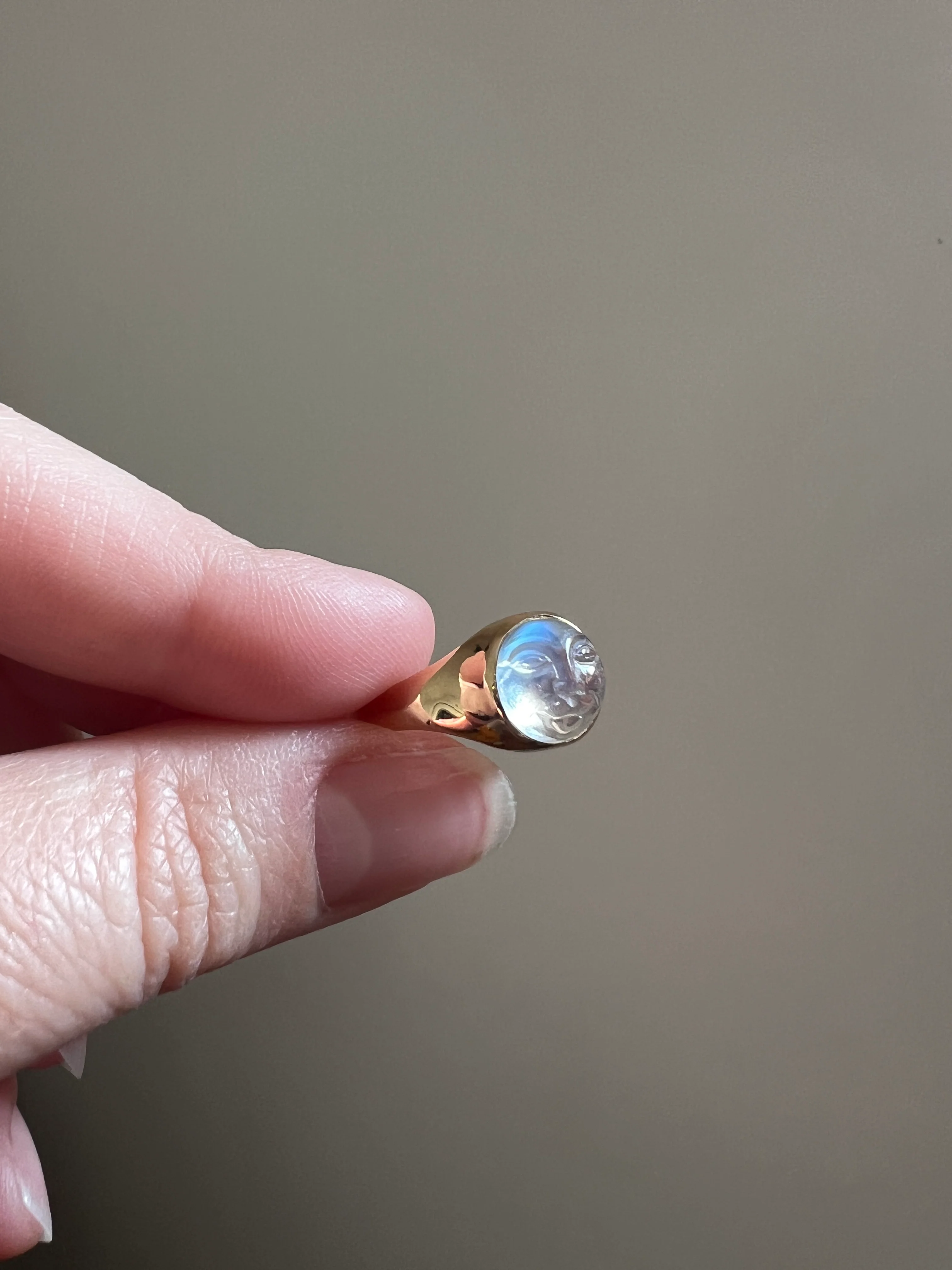 Smiling MAN in the MOON Blue Moonstone Vintage RING 14k Gold Figural Glow - Image 33