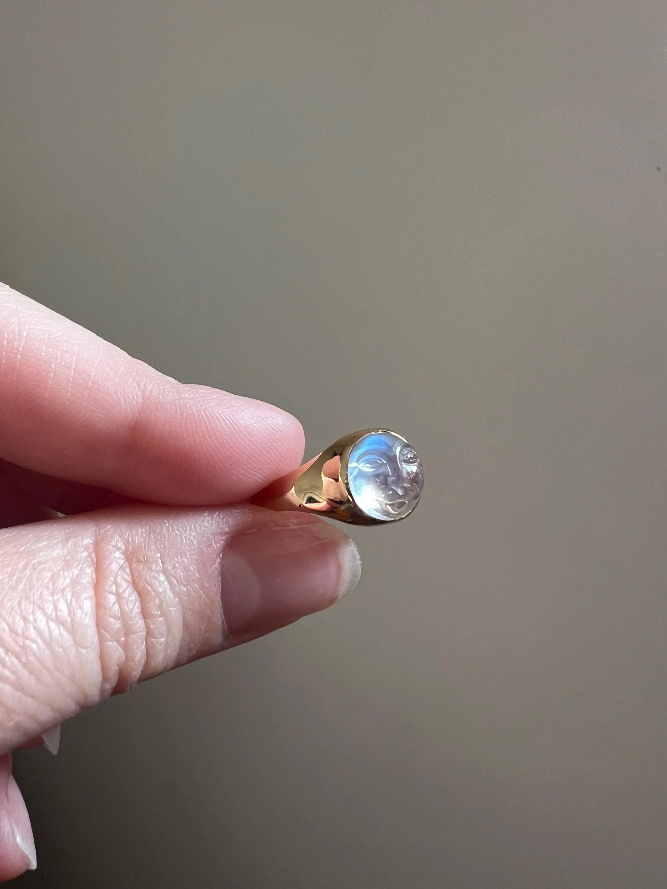 Smiling MAN in the MOON Blue Moonstone Vintage RING 14k Gold Figural Glow - Image 4