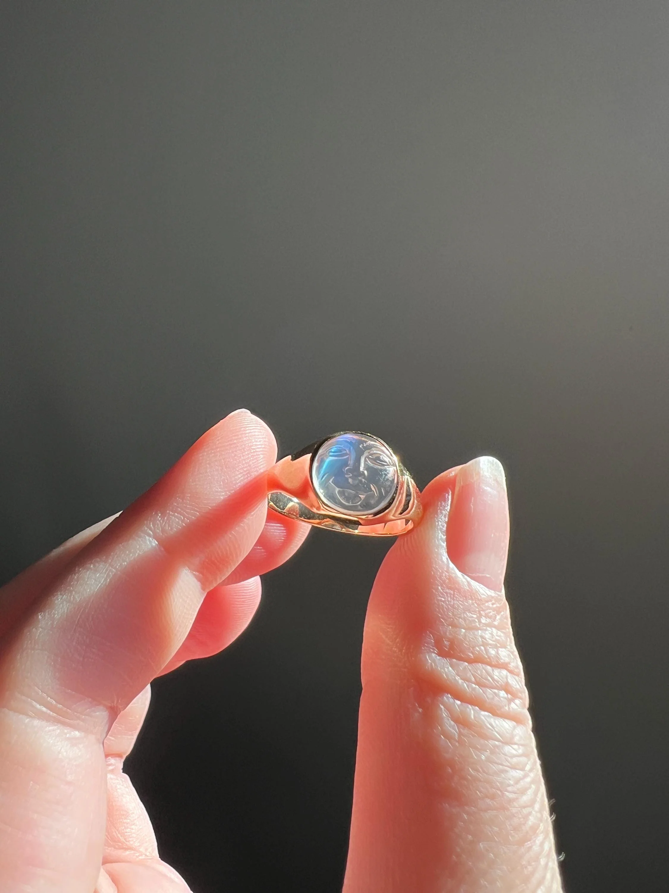 Smiling MAN in the MOON Blue Moonstone Vintage RING 14k Gold Figural Glow - Image 5
