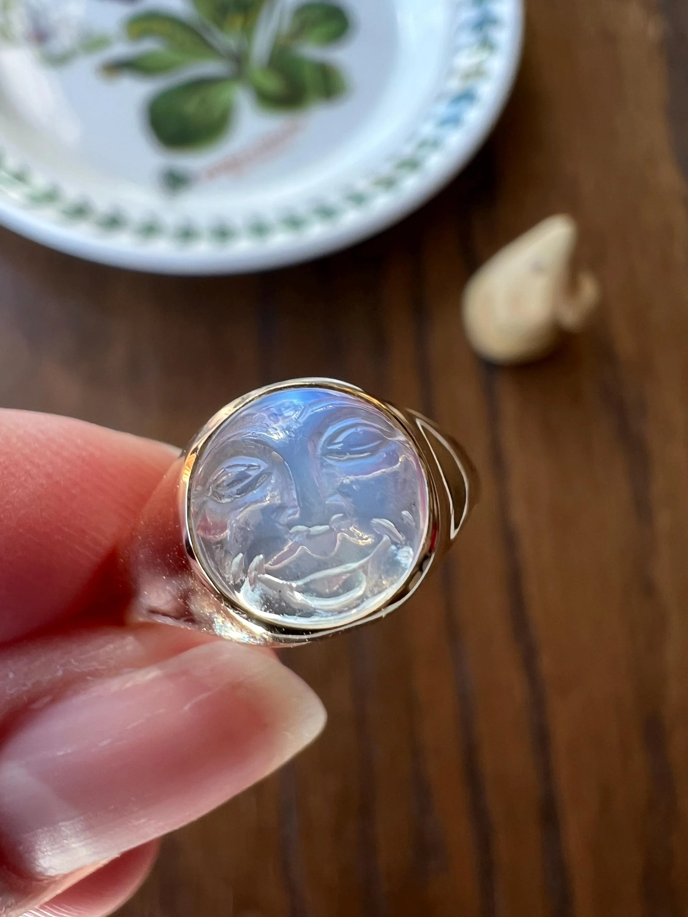 Smiling MAN in the MOON Blue Moonstone Vintage RING 14k Gold Figural Glow - Image 7
