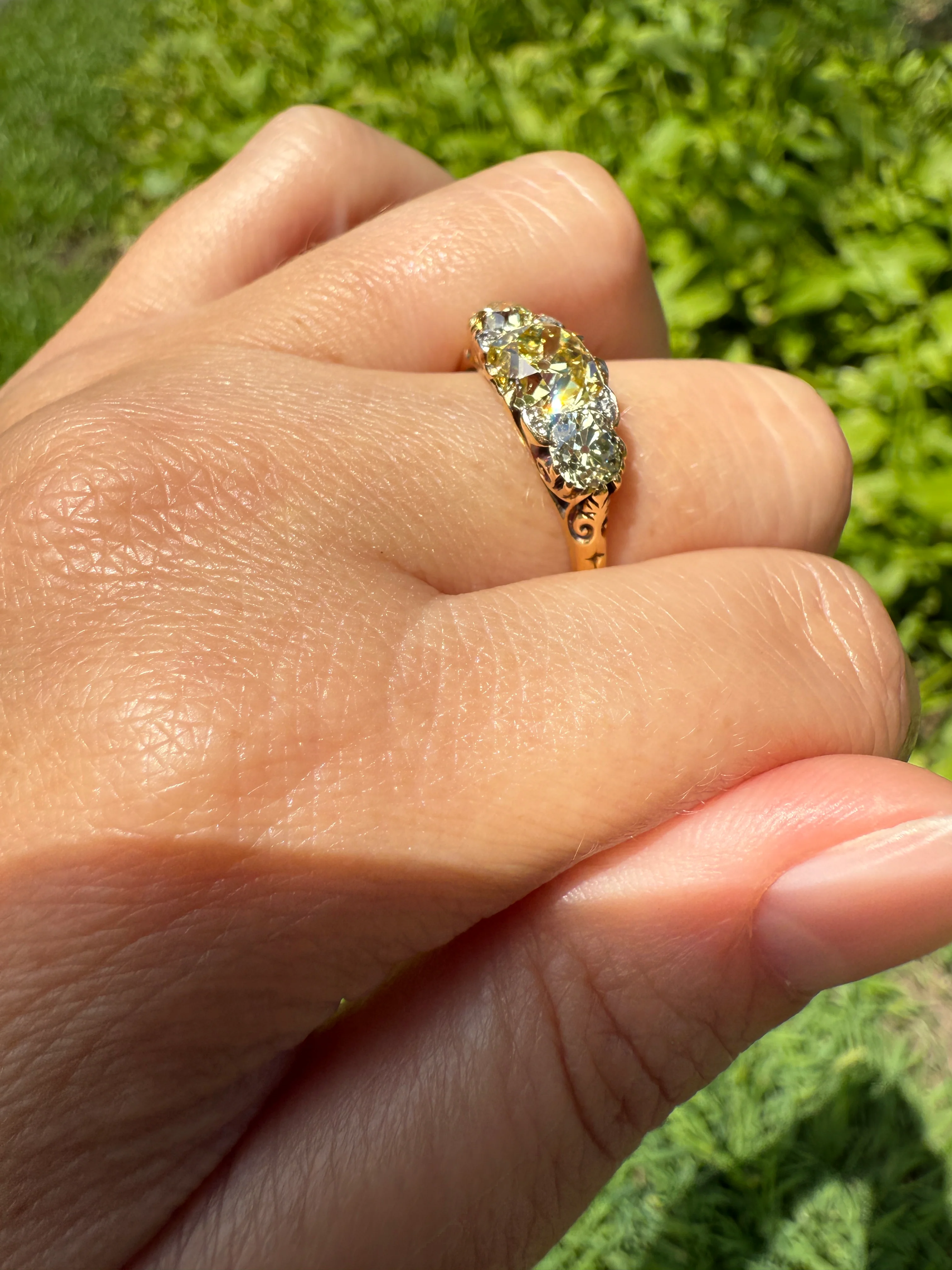 SPECIAL 3.1 Carat Antique FANCY YELLOW Old Mine Cut Diamond Three Stone Canary Ring Gemset Prong Spacers 18k Gold Rare Chunky Band - Image 16