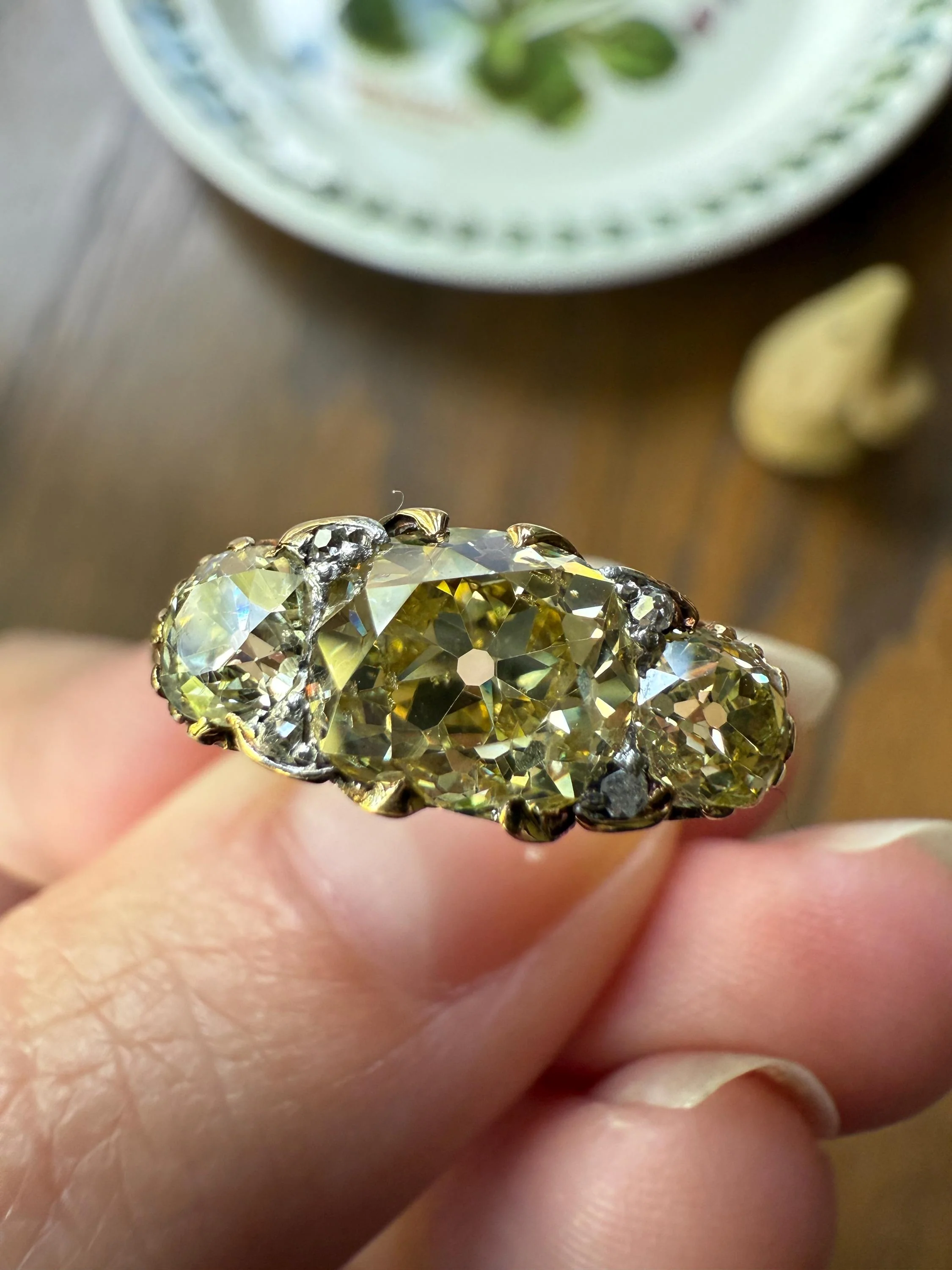 SPECIAL 3.1 Carat Antique FANCY YELLOW Old Mine Cut Diamond Three Stone Canary Ring Gemset Prong Spacers 18k Gold Rare Chunky Band - Image 2