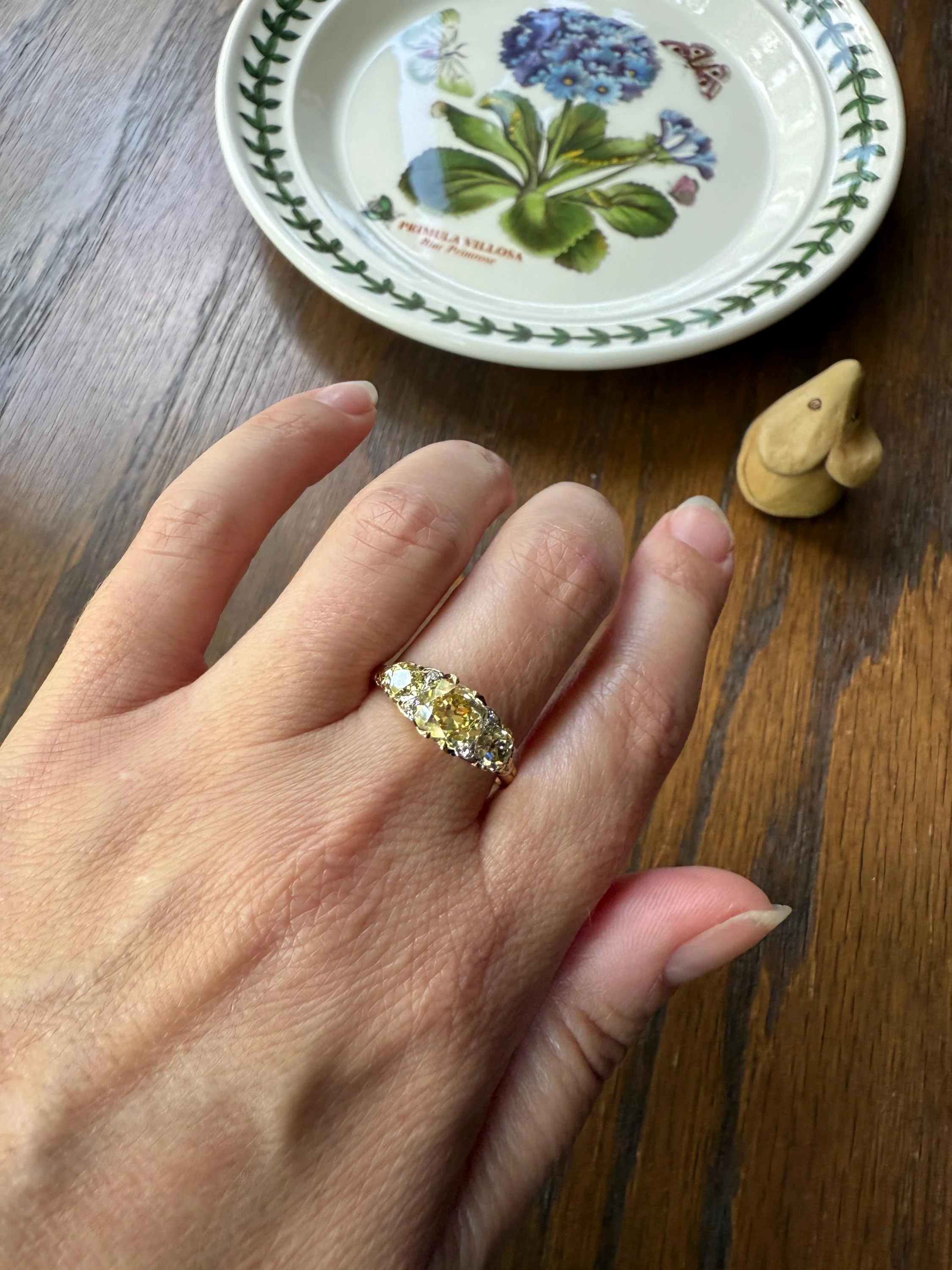 SPECIAL 3.1 Carat Antique FANCY YELLOW Old Mine Cut Diamond Three Stone Canary Ring Gemset Prong Spacers 18k Gold Rare Chunky Band - Image 7