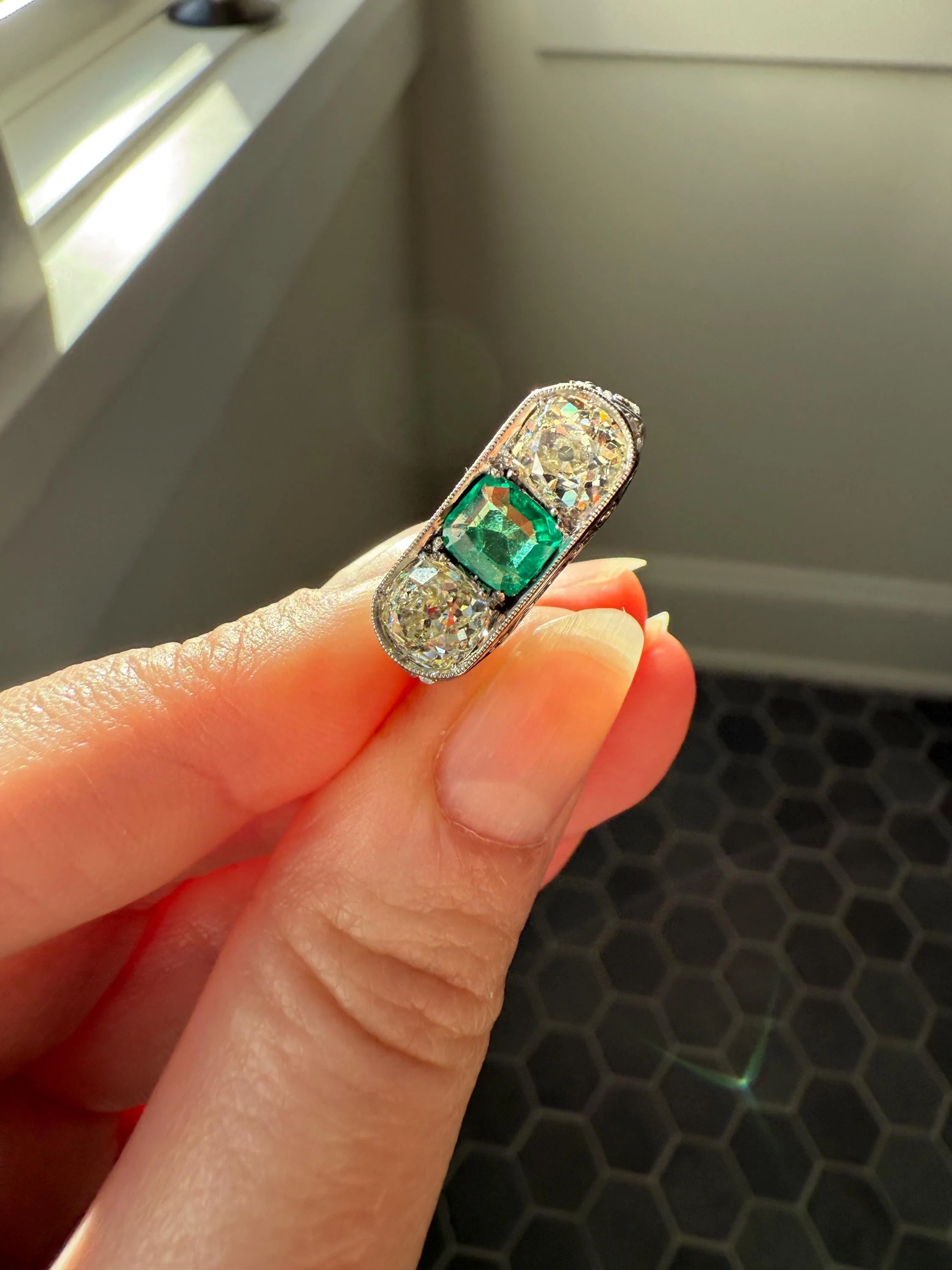 Special Antique Natural Emerald 2 Carats Old Mine Cut DIAMOND Three Stone Ring Boxed Platinum Green Art Deco Ornate Filigree Stacker - Image 4
