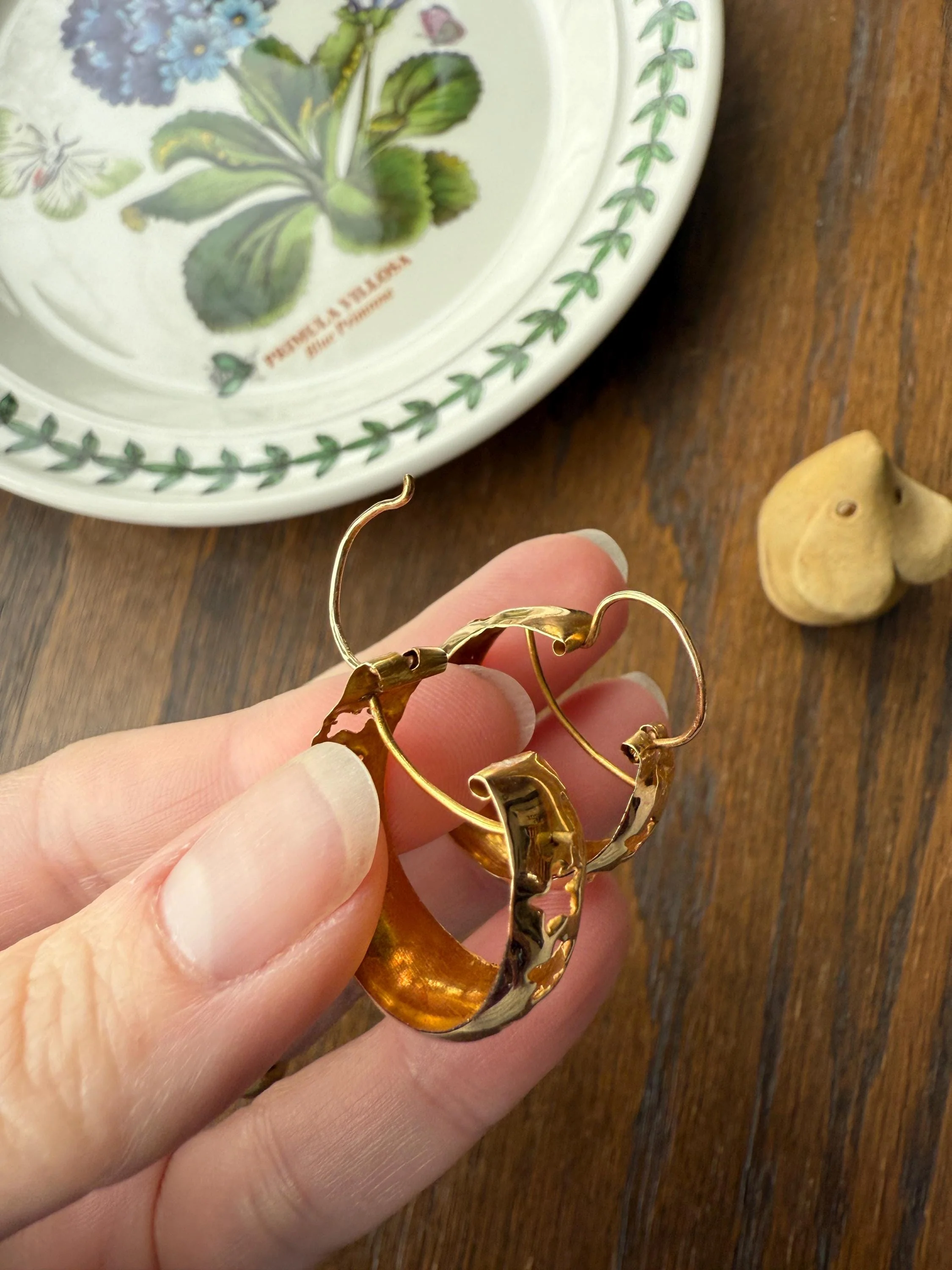 STAR Large Cutout Figural Creole Hoop Earrings French 18k Gold Vintage Chunky Retro Celestial - Image 13