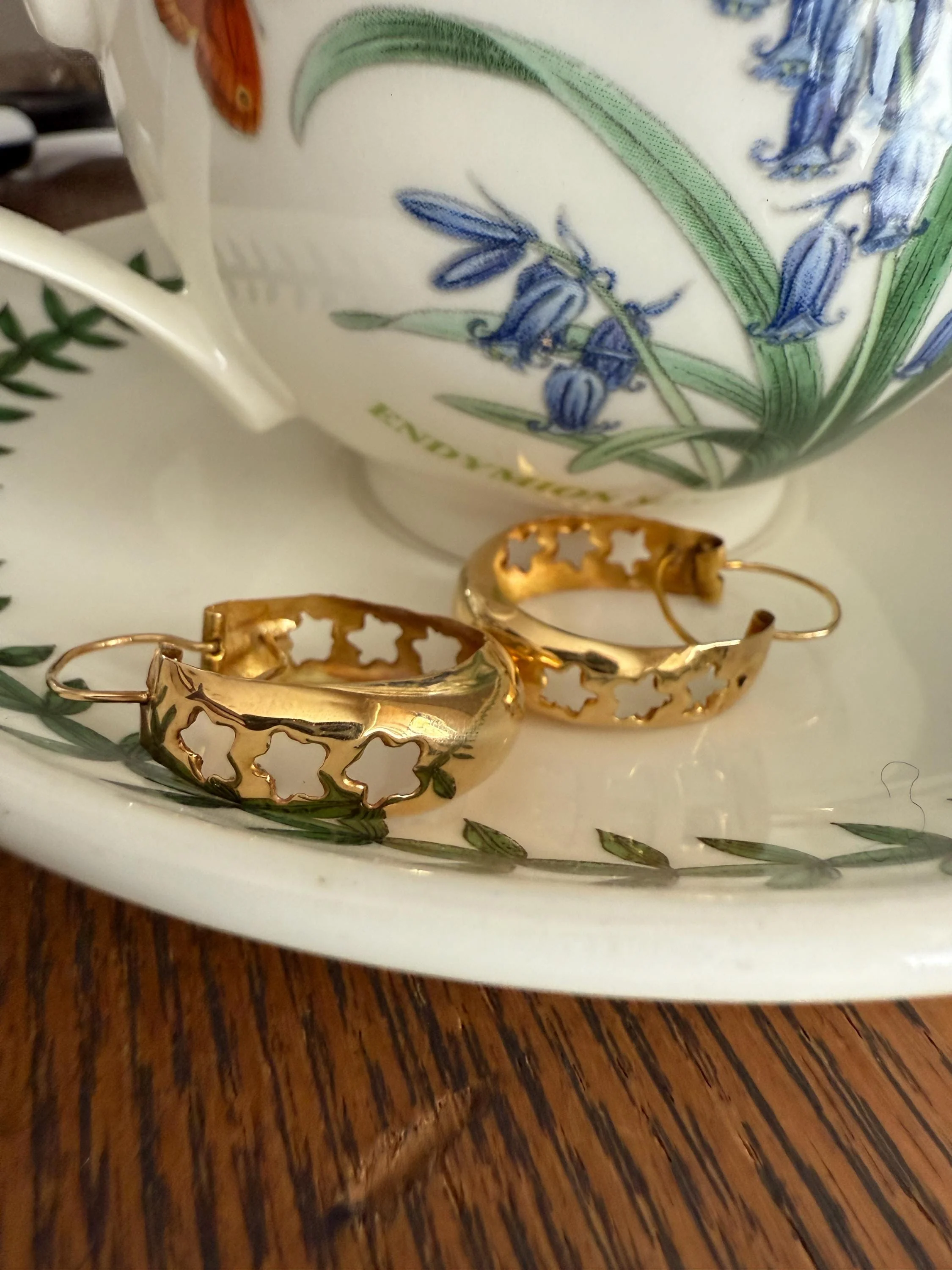 STAR Large Cutout Figural Creole Hoop Earrings French 18k Gold Vintage Chunky Retro Celestial - Image 2