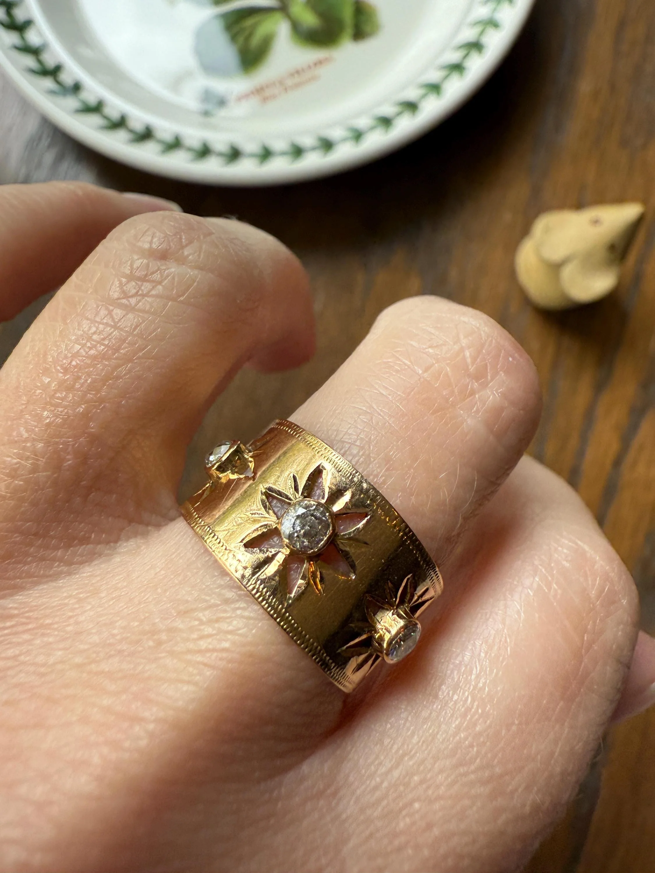 STARS Vintage Three Stone Diamond 11mm Wide Cigar Band French 18k Gold Old Mine & Brilliant Cut Chunky 3D Stacker Figural - Image 3