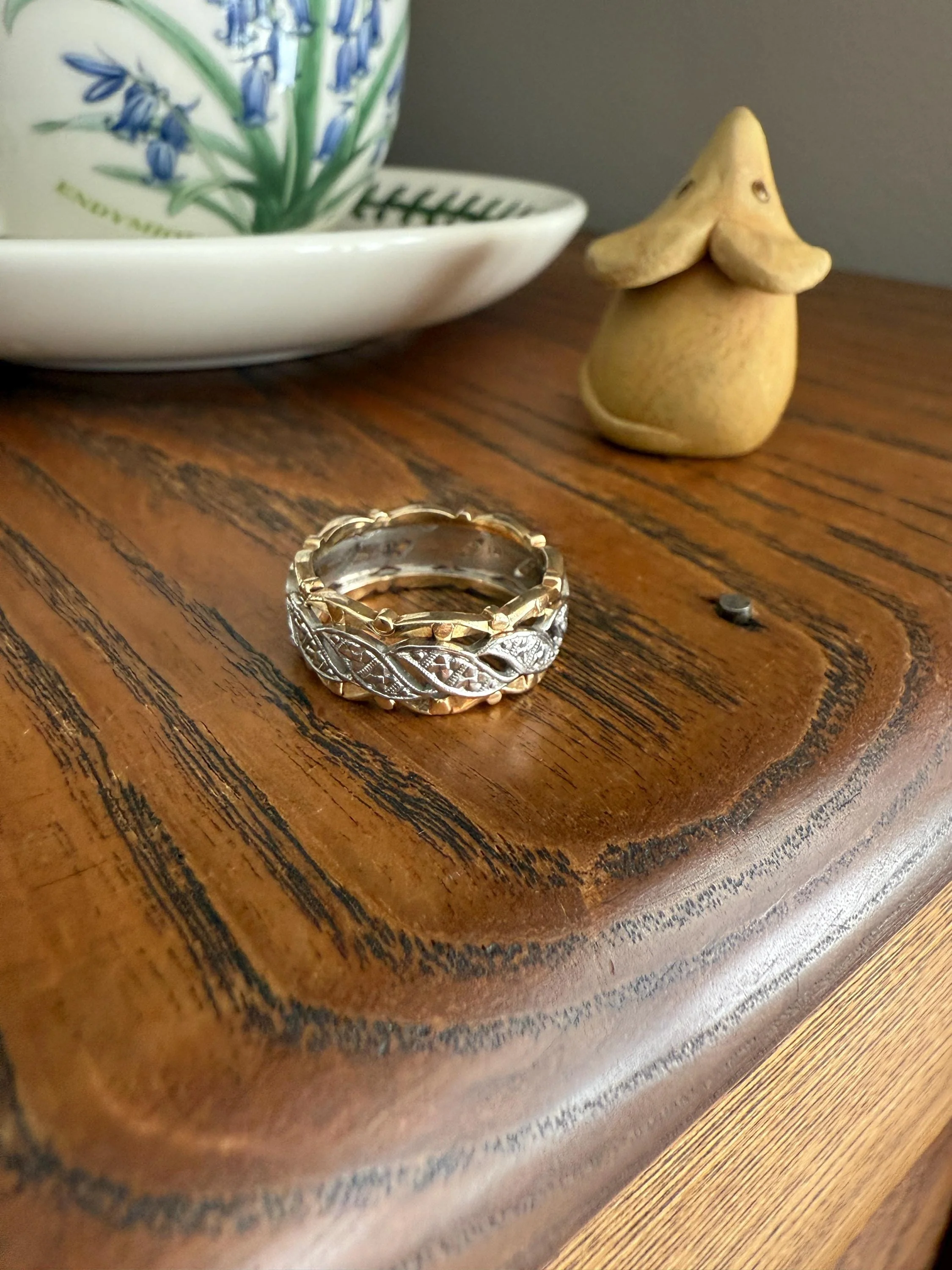 Swirling Art Deco ANTIQUE Two Tone 14k Gold Ring Eternity Wide Band Wedding Chunky Stacker Illusion Chiseled Rivet Cigar - Image 7