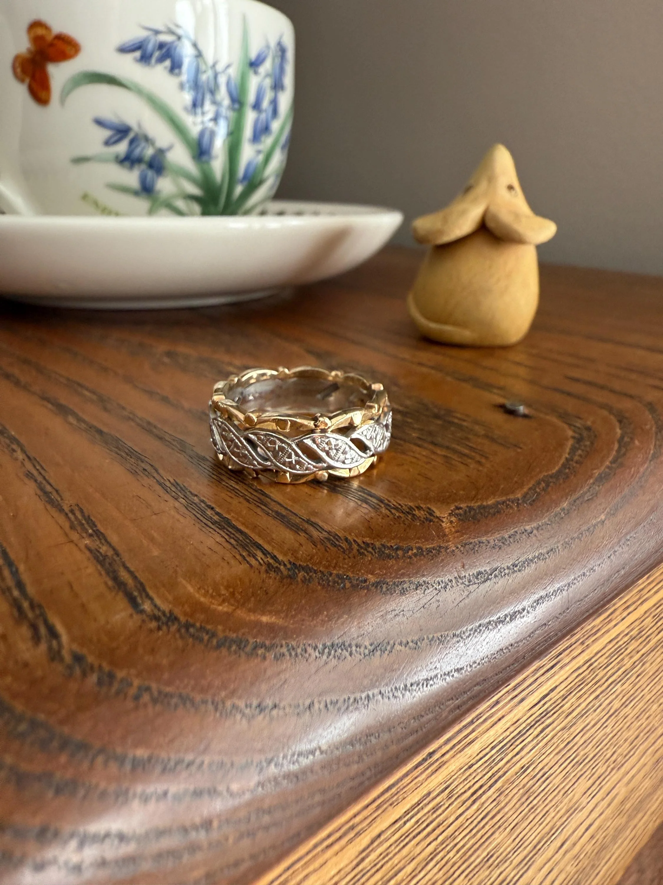 Swirling Art Deco ANTIQUE Two Tone 14k Gold Ring Eternity Wide Band Wedding Chunky Stacker Illusion Chiseled Rivet Cigar - Image 9