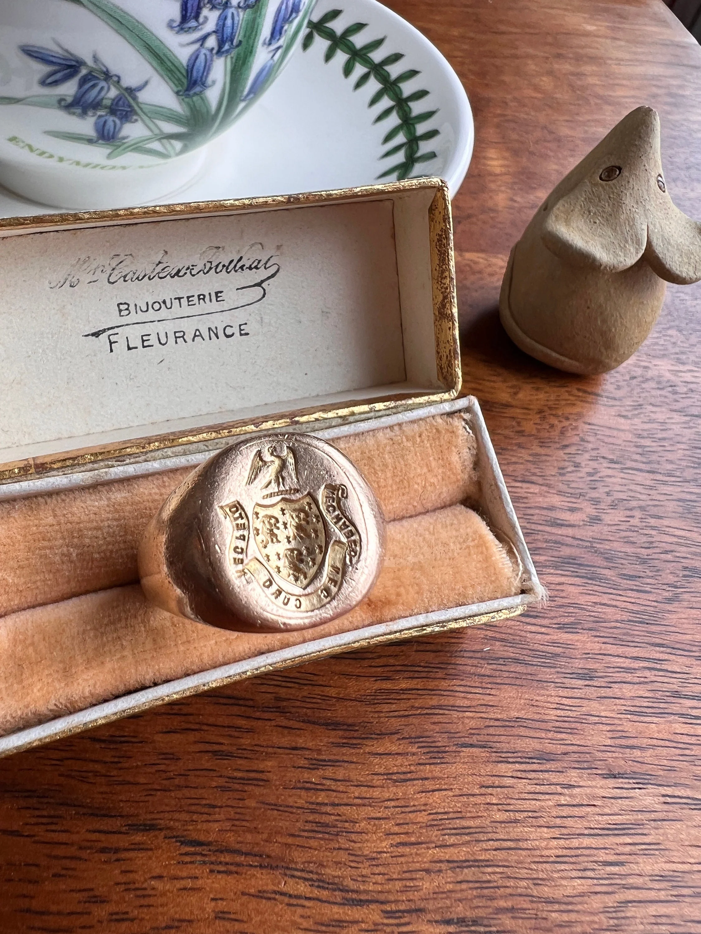 The " I DON'T CARE " Signet Ring French Antique HEAVY 19g 18k Gold Solid Shield Eagle Lion Fleur De Lis Chunky Unisex - Image 5