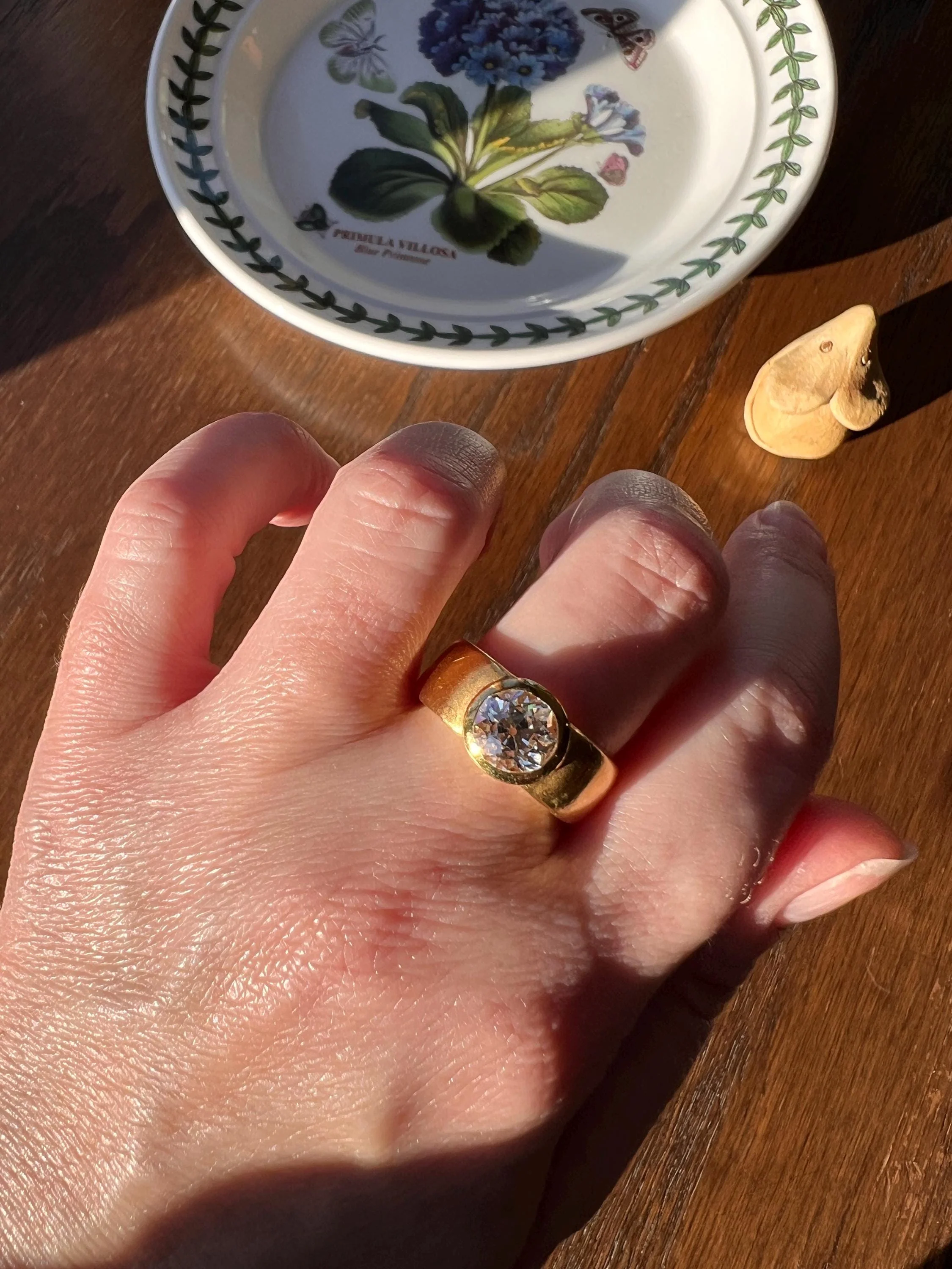 TWO Carat Eye Clean Old Mine Cut DIAMOND Antique HEAVY 17.6g 22k Gold Bezel Set Chunky Gypsy Ring Solitaire - Image 4