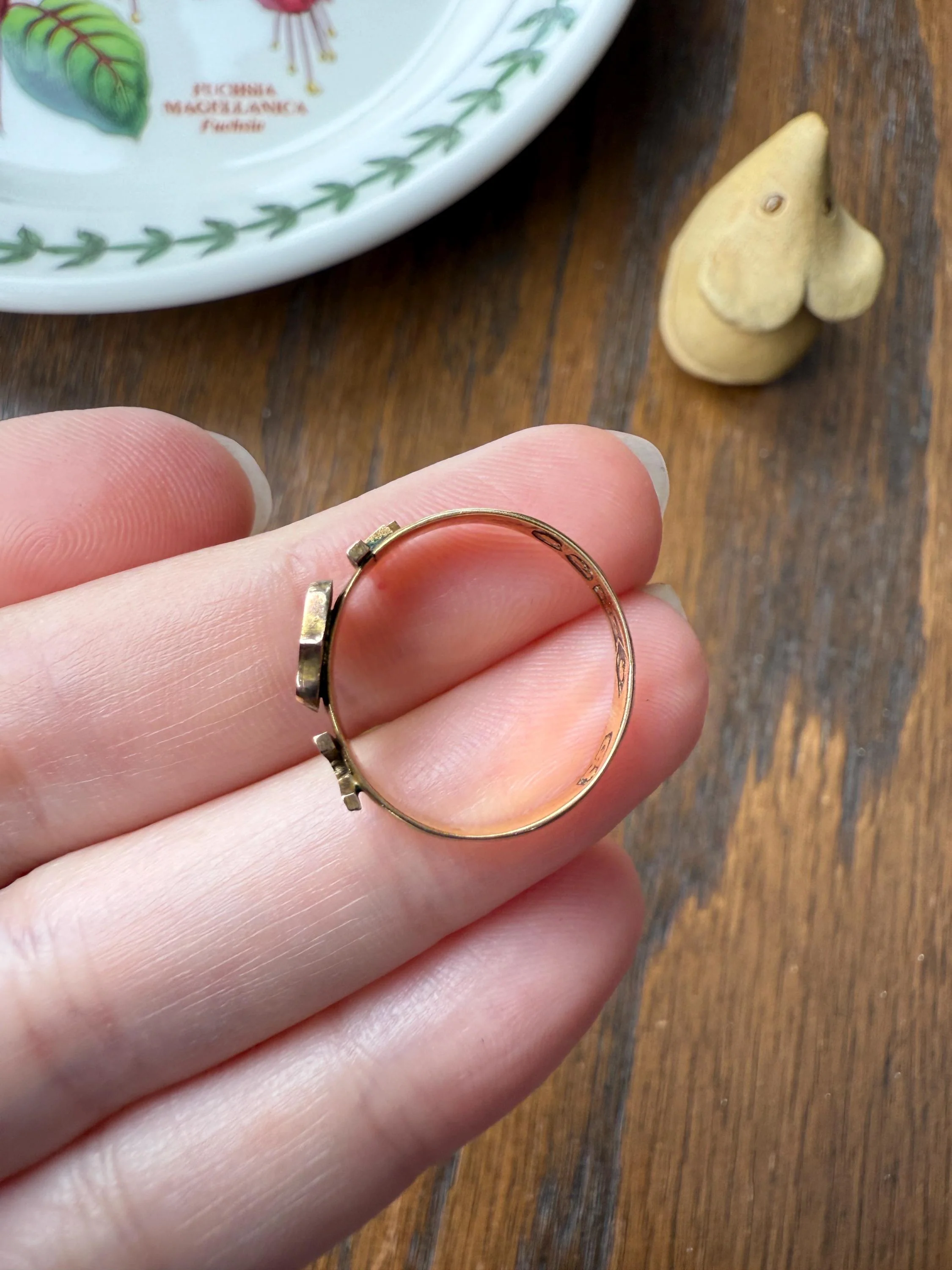 Unique " AF " Shield Signet Ring Antique Engraved Band 9k Gold Solid Unisex Stacker Figural Ready to Engrave / Personalize - Image 12