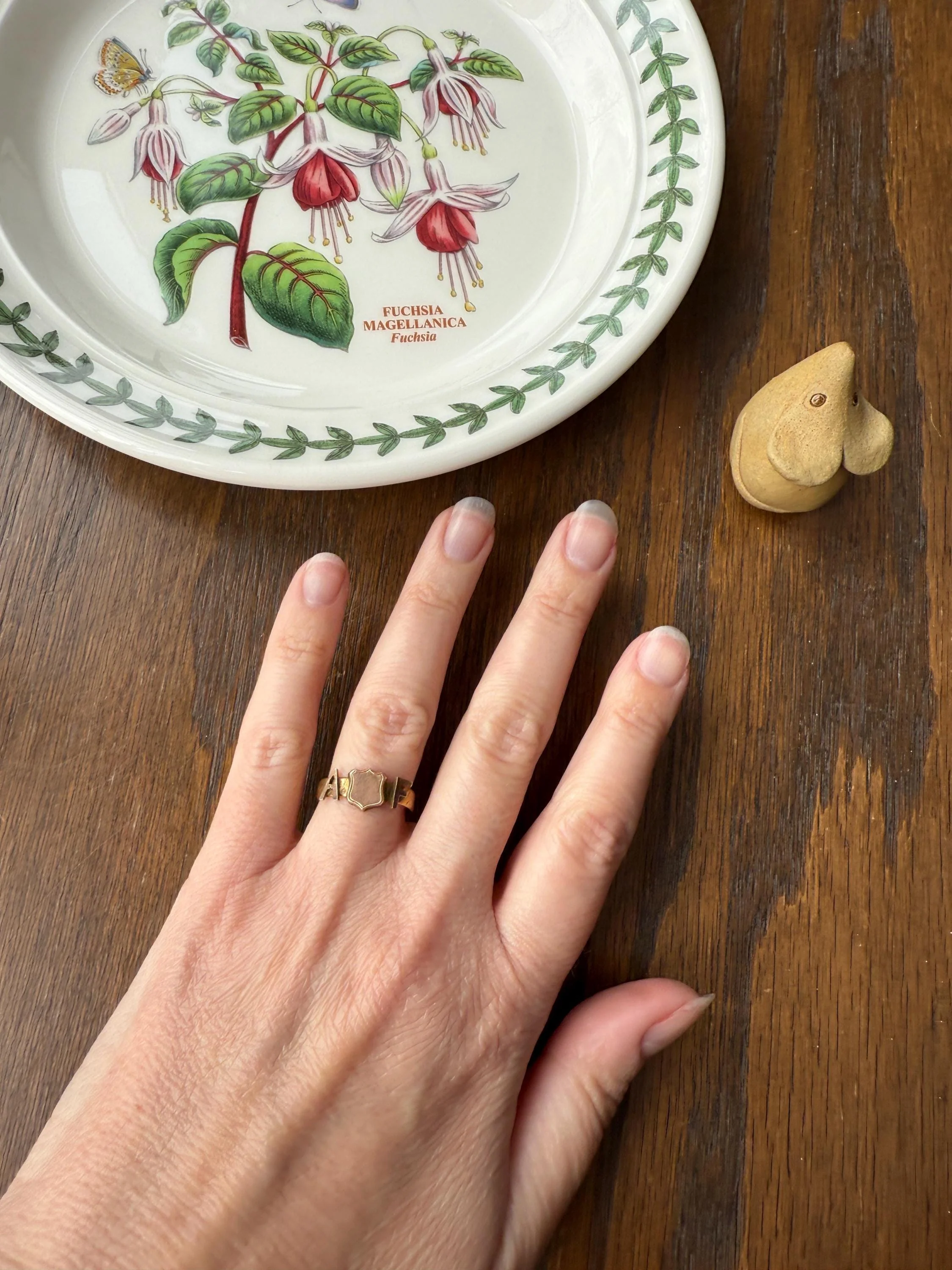 Unique " AF " Shield Signet Ring Antique Engraved Band 9k Gold Solid Unisex Stacker Figural Ready to Engrave / Personalize - Image 5