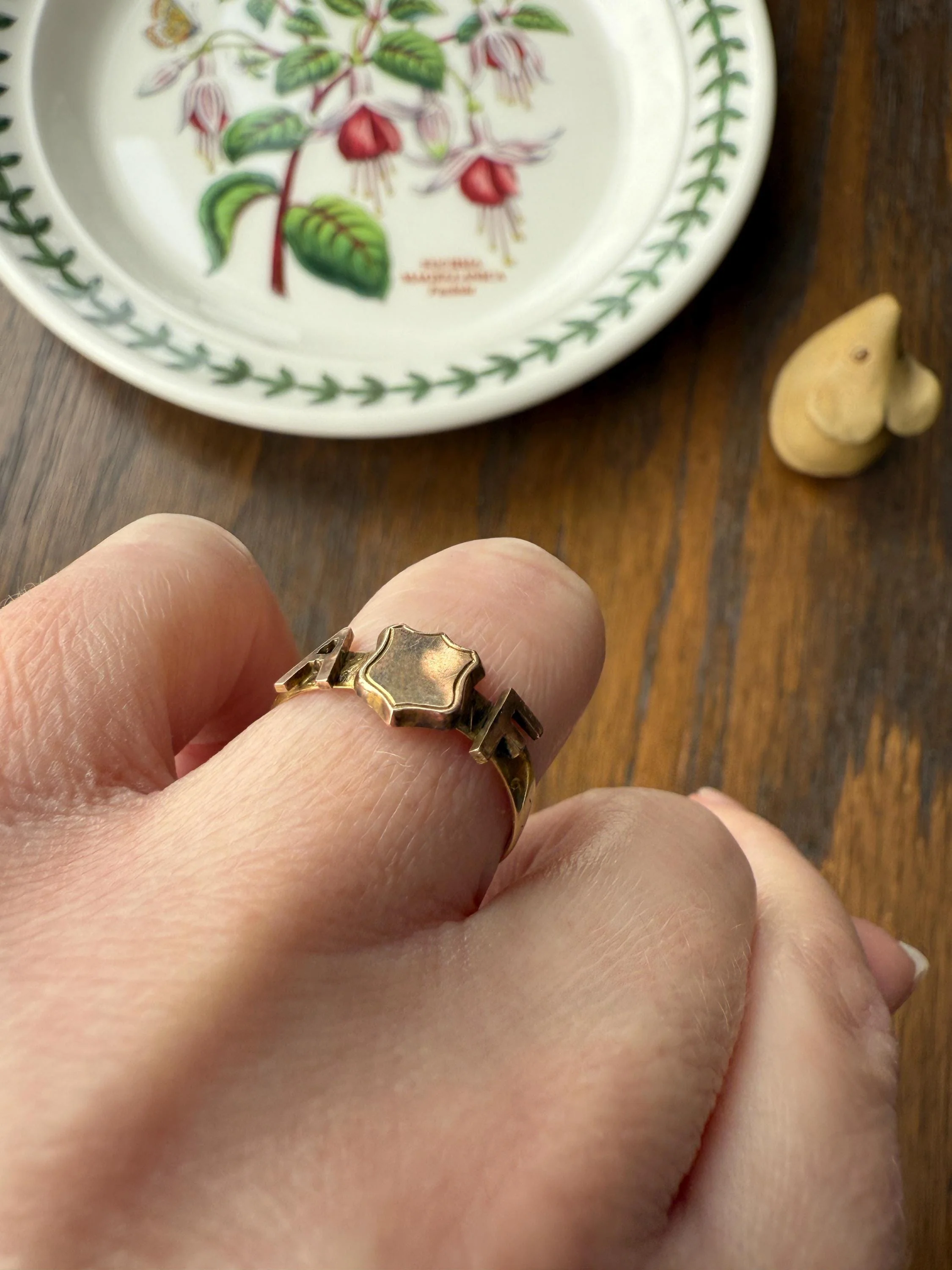 Unique " AF " Shield Signet Ring Antique Engraved Band 9k Gold Solid Unisex Stacker Figural Ready to Engrave / Personalize - Image 8
