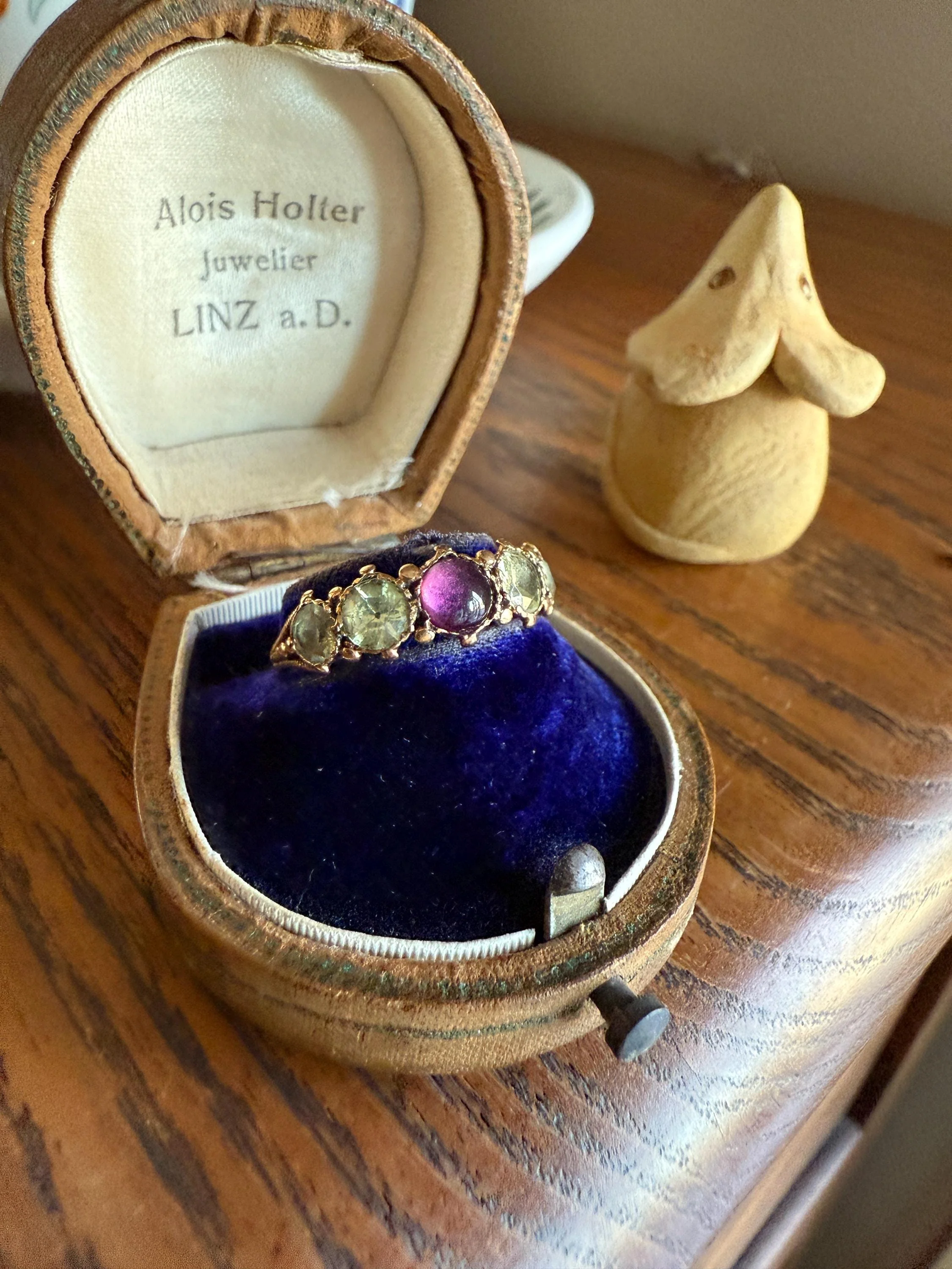 Unique Antique Georgian to Victorian Five Stone Old Cut Green Chrysoberyl & Cabochon Amethyst Stacker Band 18k Gold Ring Foiled Suffragette - Image 10