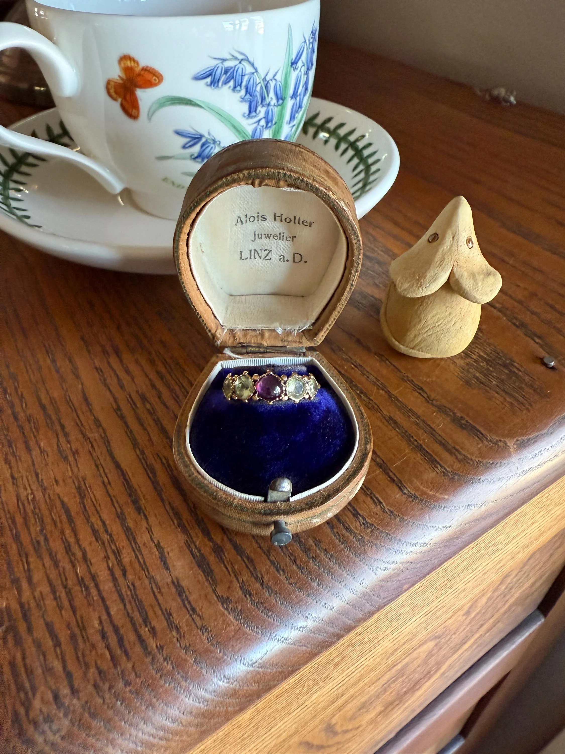 Unique Antique Georgian to Victorian Five Stone Old Cut Green Chrysoberyl & Cabochon Amethyst Stacker Band 18k Gold Ring Foiled Suffragette - Image 15