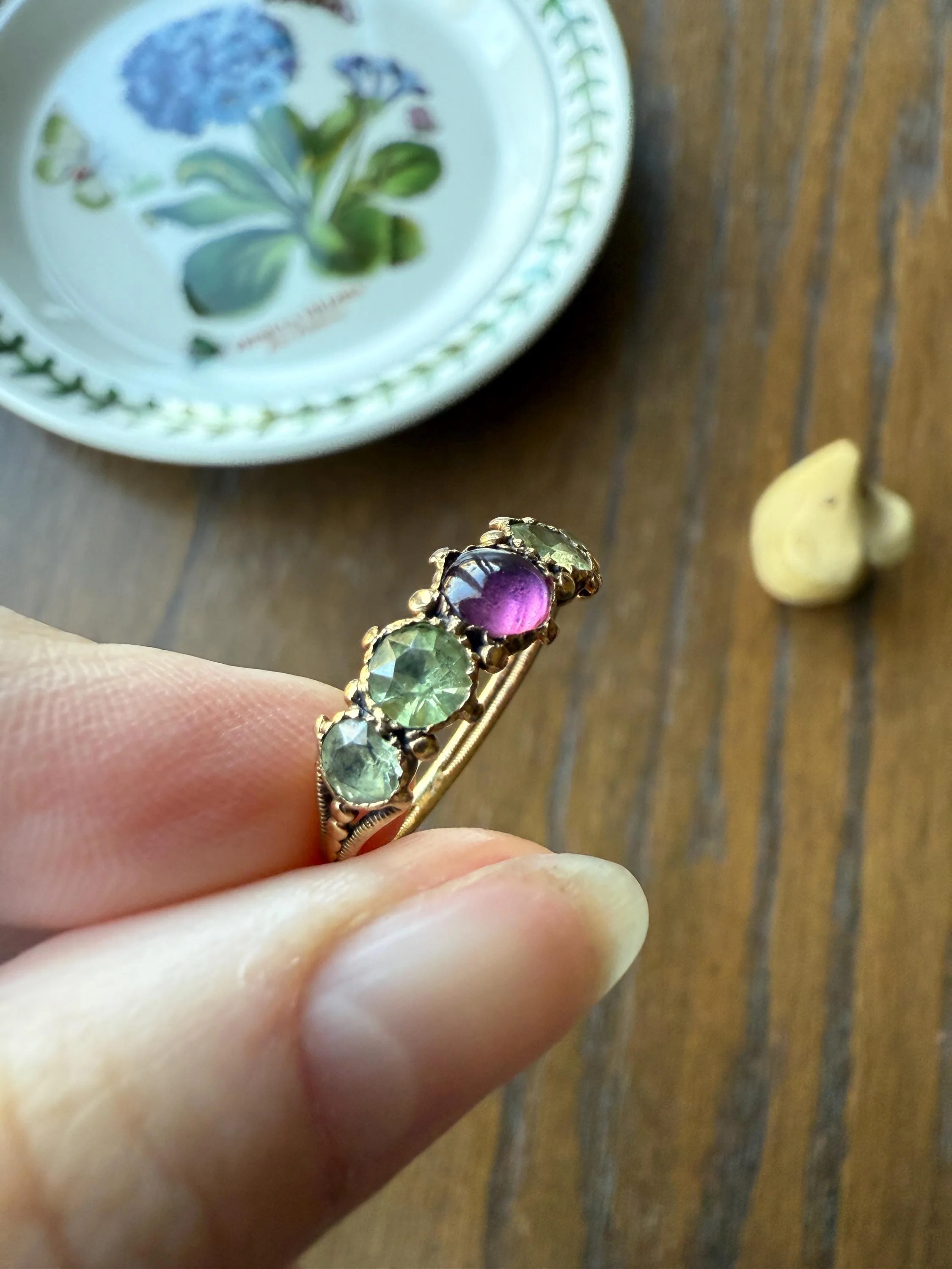 Unique Antique Georgian to Victorian Five Stone Old Cut Green Chrysoberyl & Cabochon Amethyst Stacker Band 18k Gold Ring Foiled Suffragette - Image 5