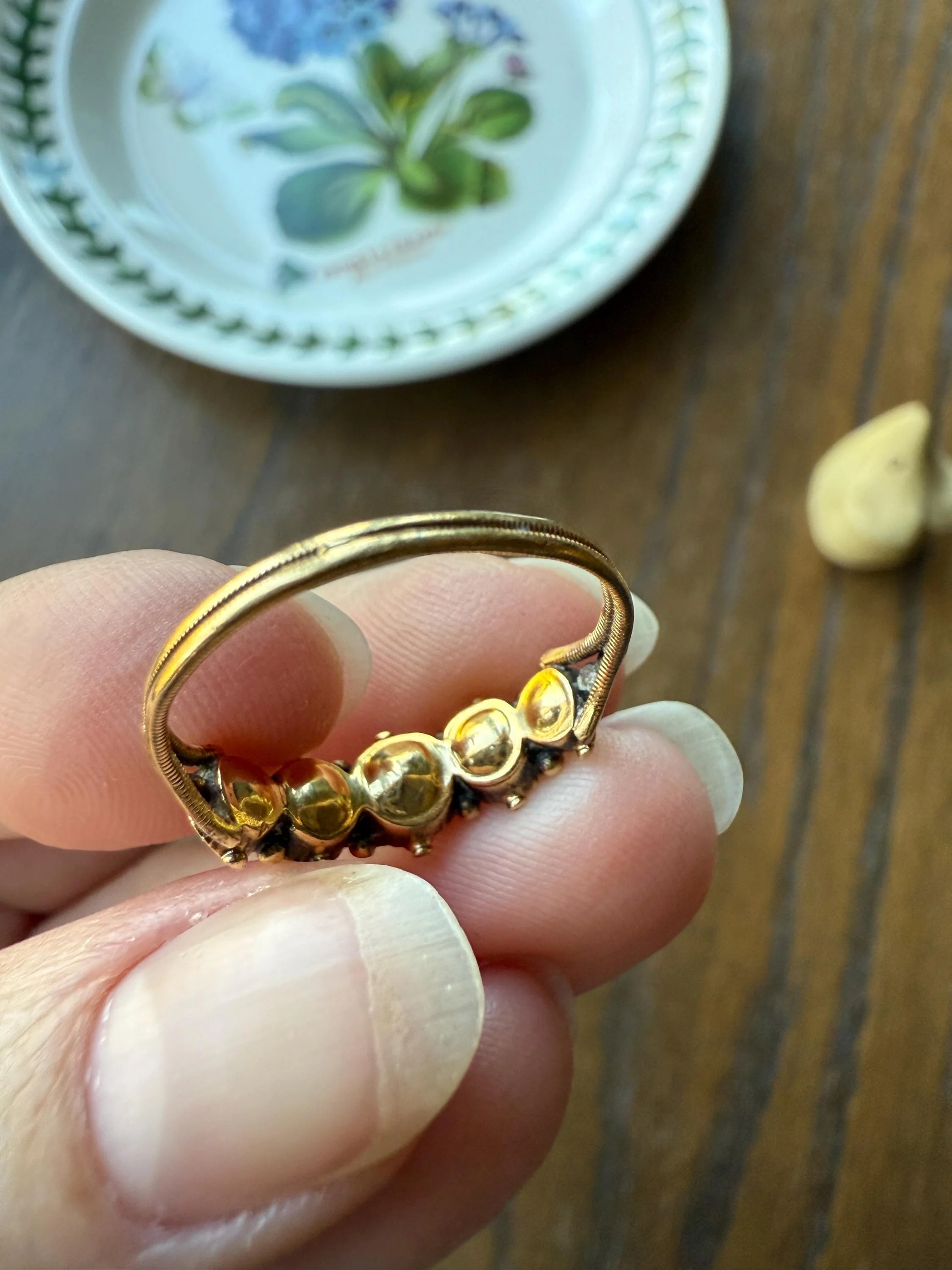Unique Antique Georgian to Victorian Five Stone Old Cut Green Chrysoberyl & Cabochon Amethyst Stacker Band 18k Gold Ring Foiled Suffragette - Image 7