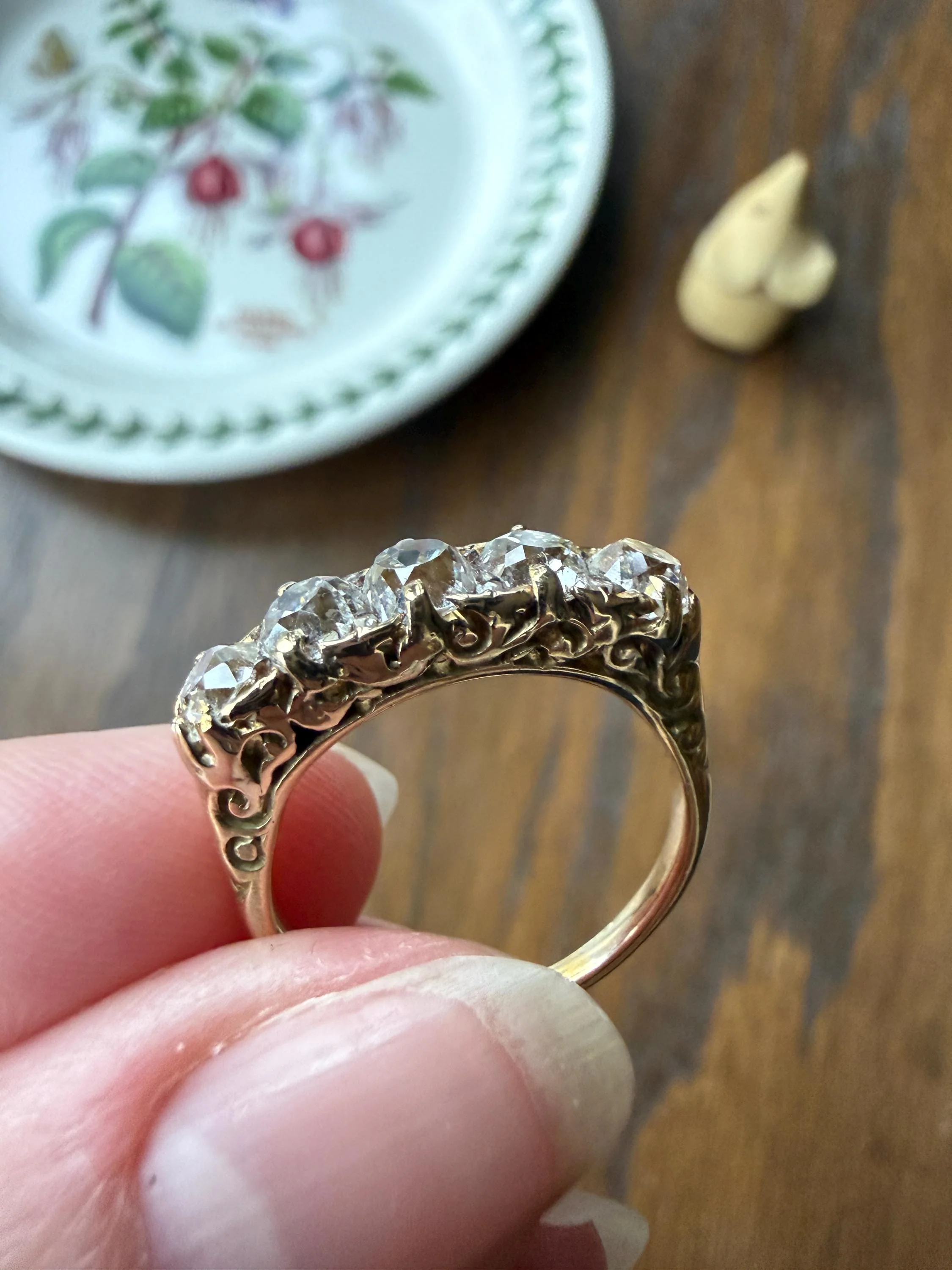 Victorian 2.25 Carats Antique Old Mine Cut Diamond Five Stone Ring 18k Gold Chunky Scrolled Ornate Band - Image 5