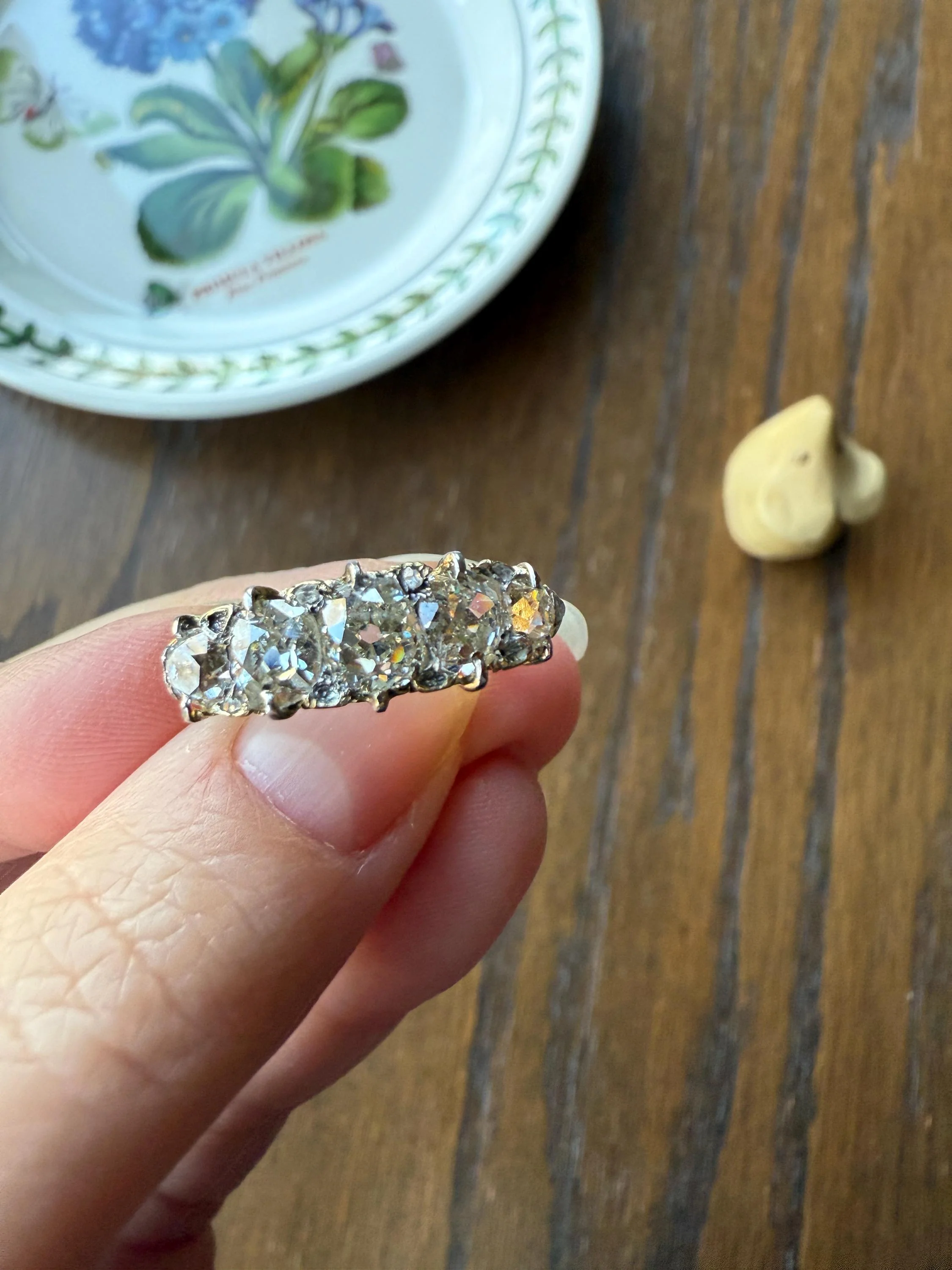 Victorian 2.75 Carats Antique Old Mine Cut Diamond Five Stone Ring Gemset Prong Spacers 18k Gold Rare Chunky Ornate Band - Image 10