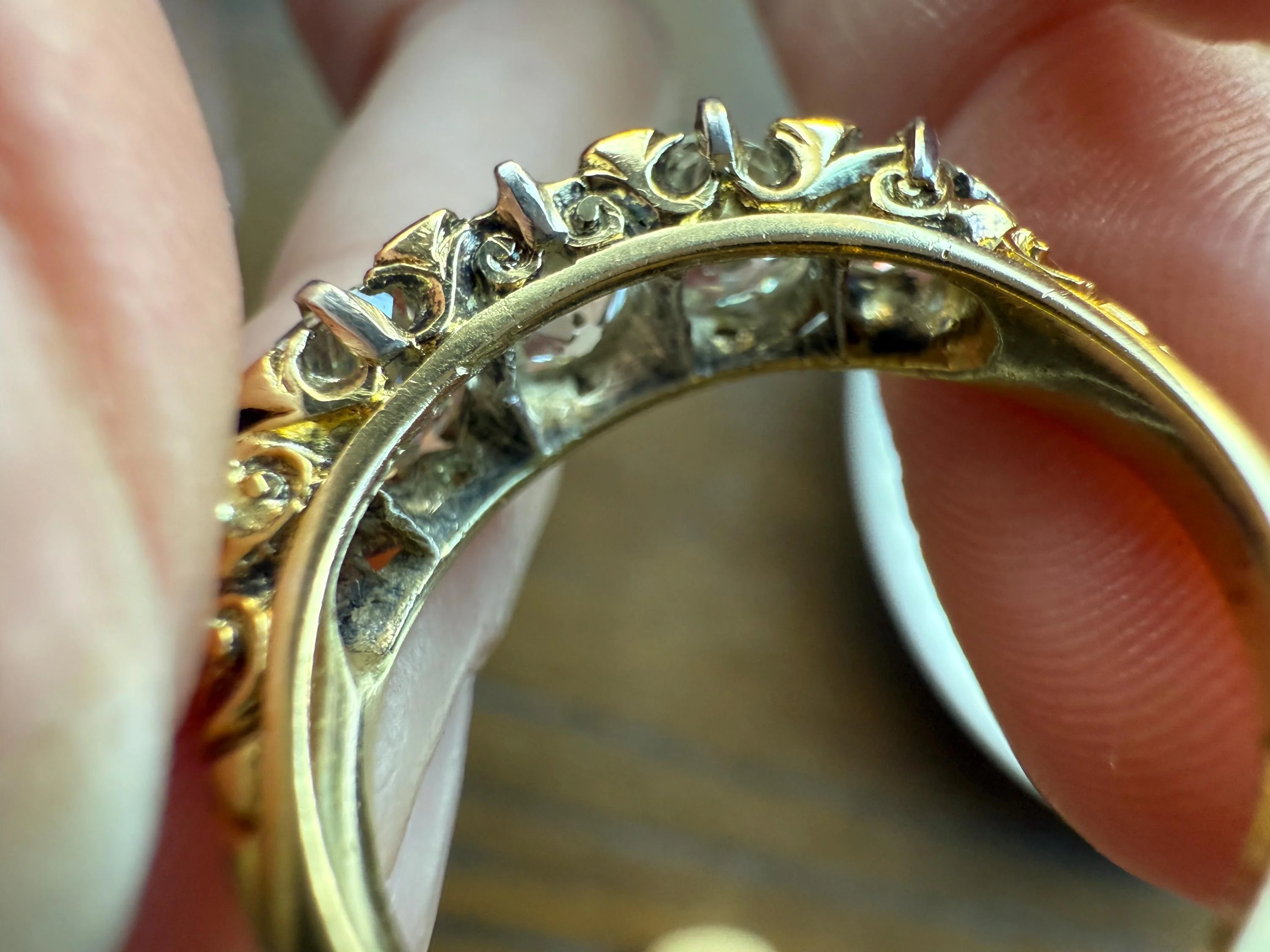 Victorian 2.75 Carats Antique Old Mine Cut Diamond Five Stone Ring Gemset Prong Spacers 18k Gold Rare Chunky Ornate Band - Image 19