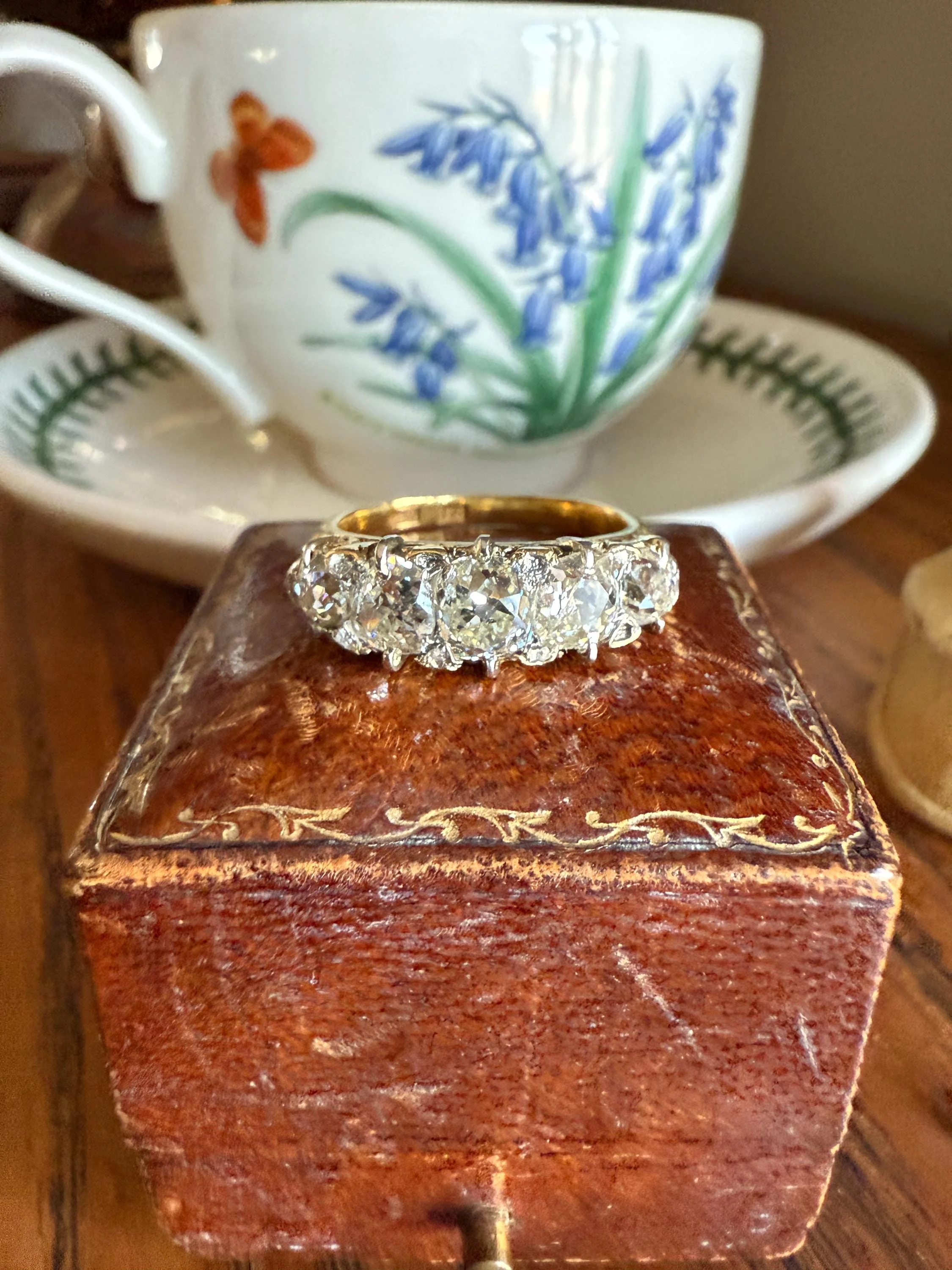 Victorian 2.75 Carats Antique Old Mine Cut Diamond Five Stone Ring Gemset Prong Spacers 18k Gold Rare Chunky Ornate Band - Image 21