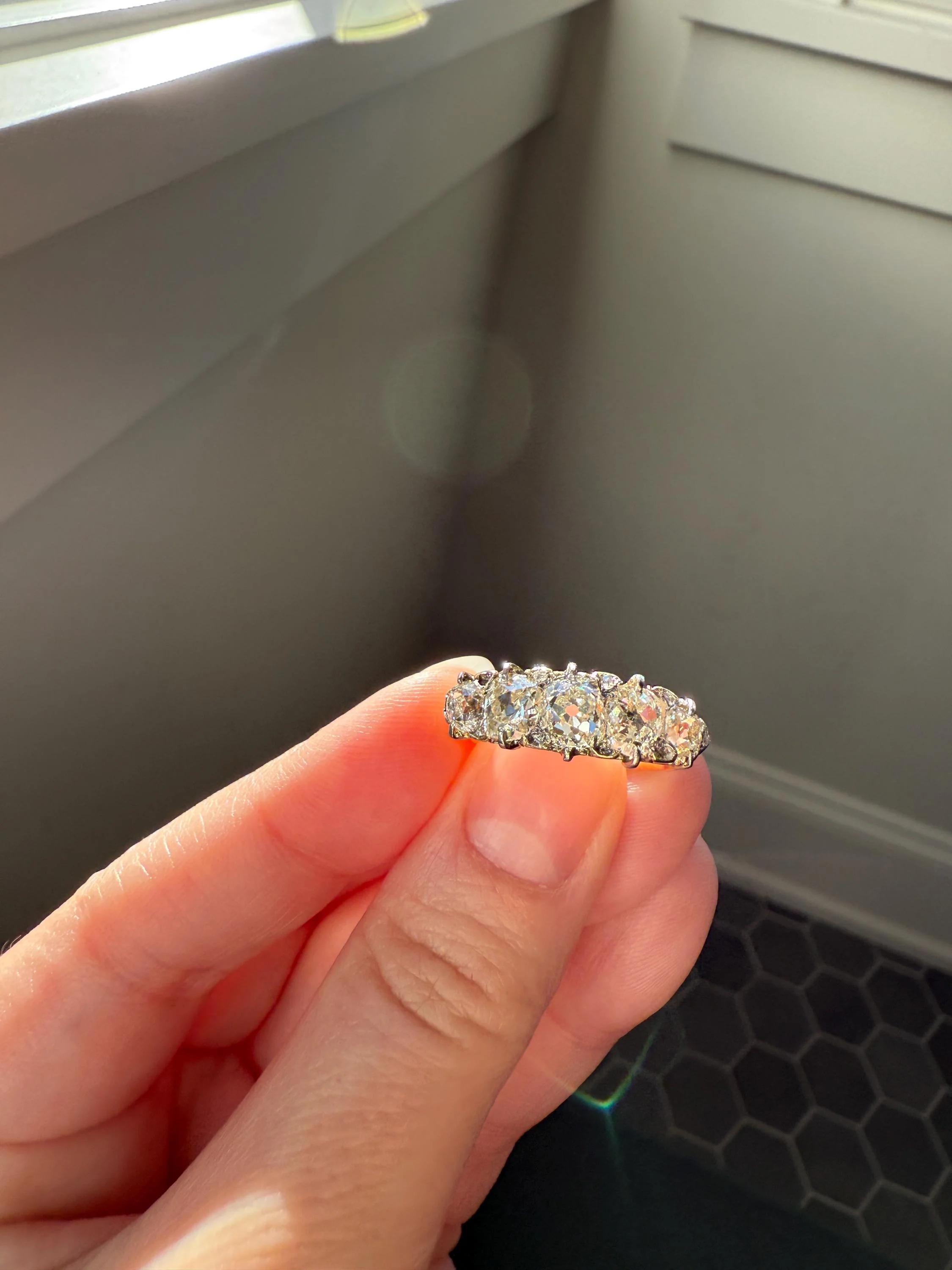 Victorian 2.75 Carats Antique Old Mine Cut Diamond Five Stone Ring Gemset Prong Spacers 18k Gold Rare Chunky Ornate Band - Image 3