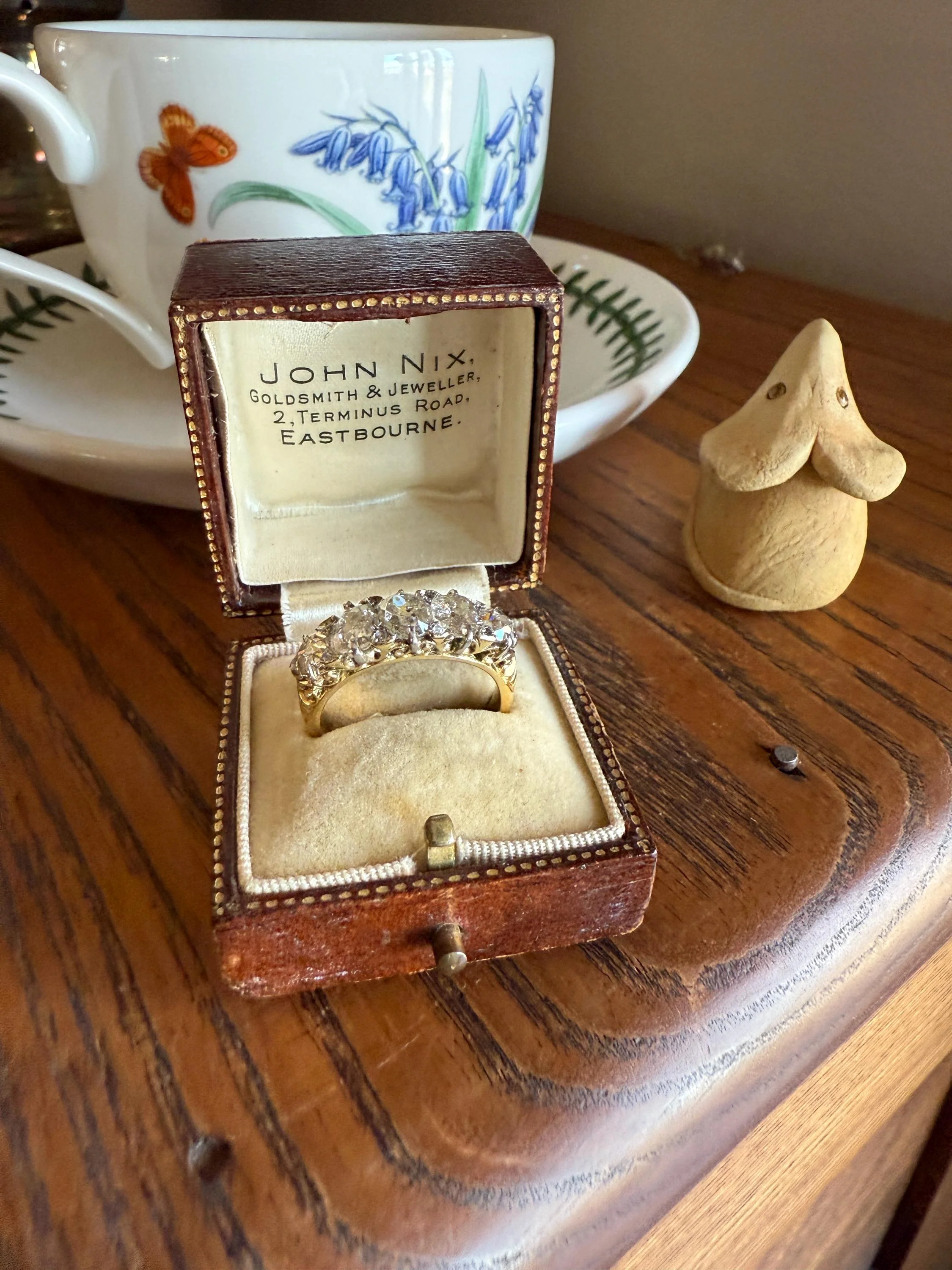 Victorian 2.75 Carats Antique Old Mine Cut Diamond Five Stone Ring Gemset Prong Spacers 18k Gold Rare Chunky Ornate Band - Image 5