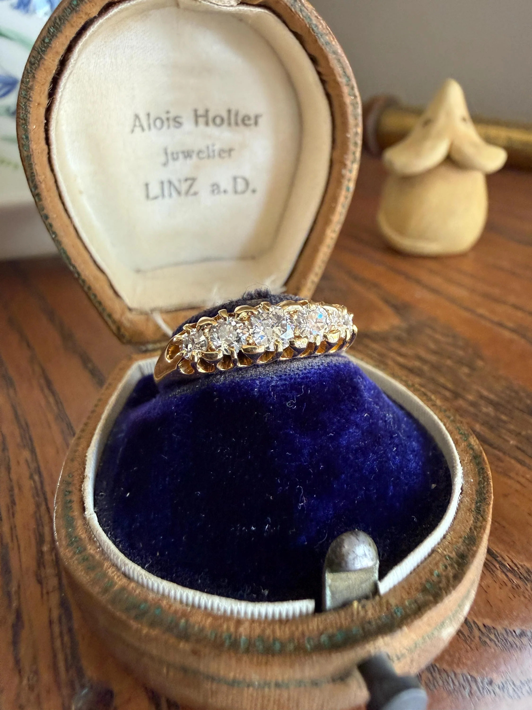 Victorian Antique .7 Carat Old Mine Cut Diamond Five Stone Ring Sturdy 18k GOLD Stacker Band OMC Daily Wearer - Image 2