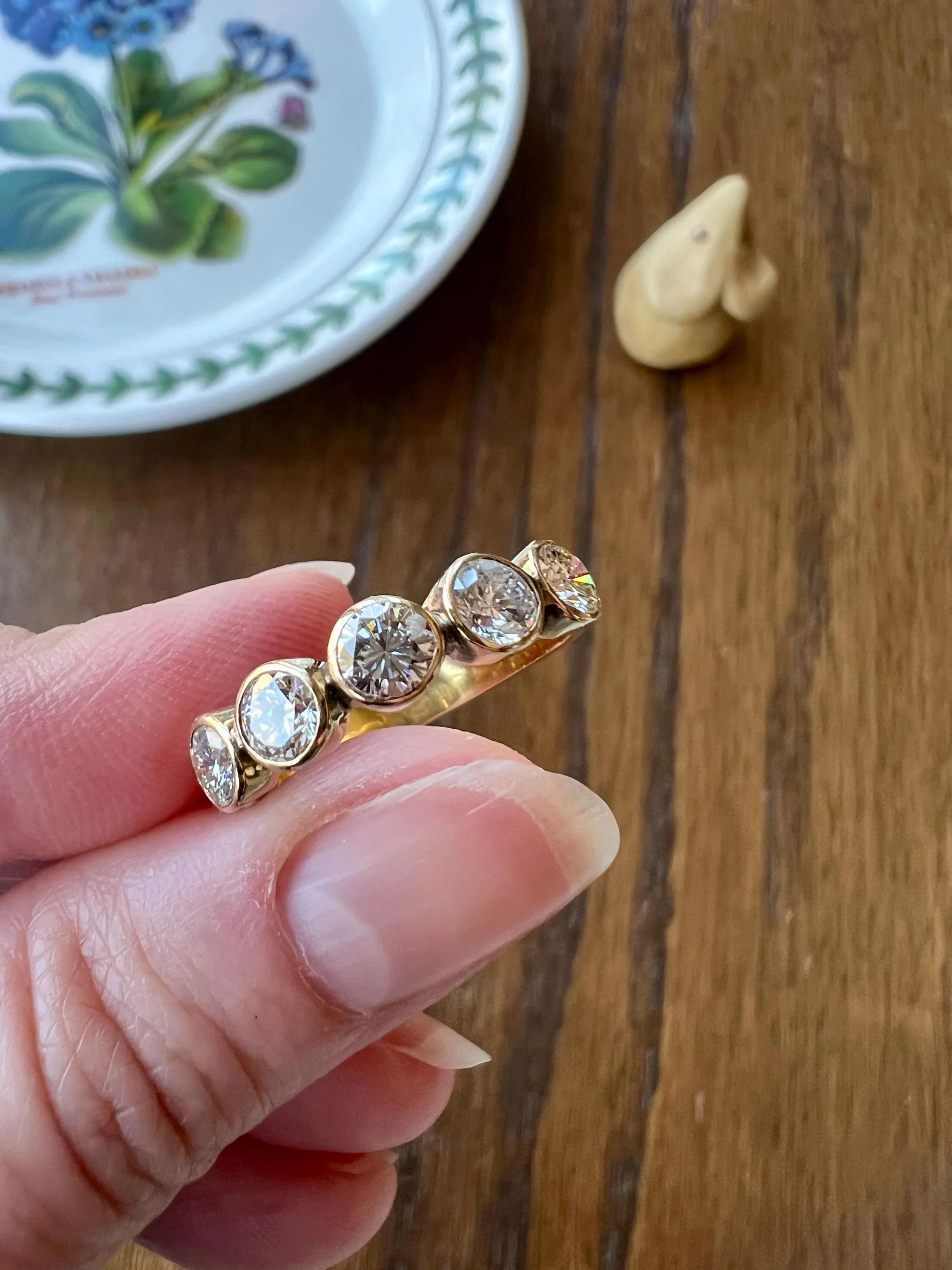 Vintage 1.35 Carat DIAMOND Uniform Five Stone Band Stacker Ring 18k Gold French Wedding Circular Bezel Set Half Hoop - Image 4