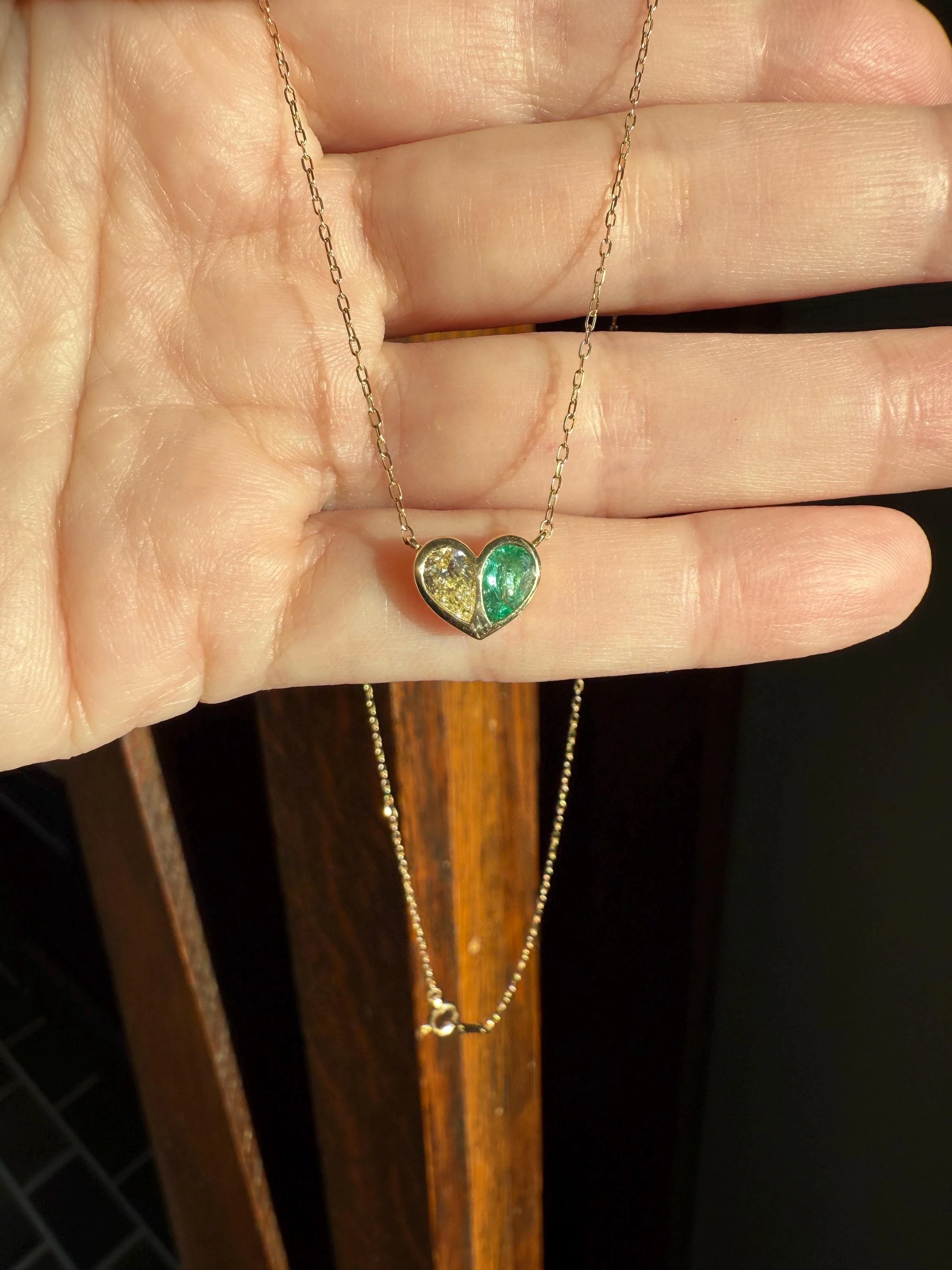 Vintage 18k Gold Fancy Light Yellow PEAR Diamond Natural EMERALD Heart Pendant Toi et Moi Necklace Green Figural Sparkle Fixed Chain - Image 10