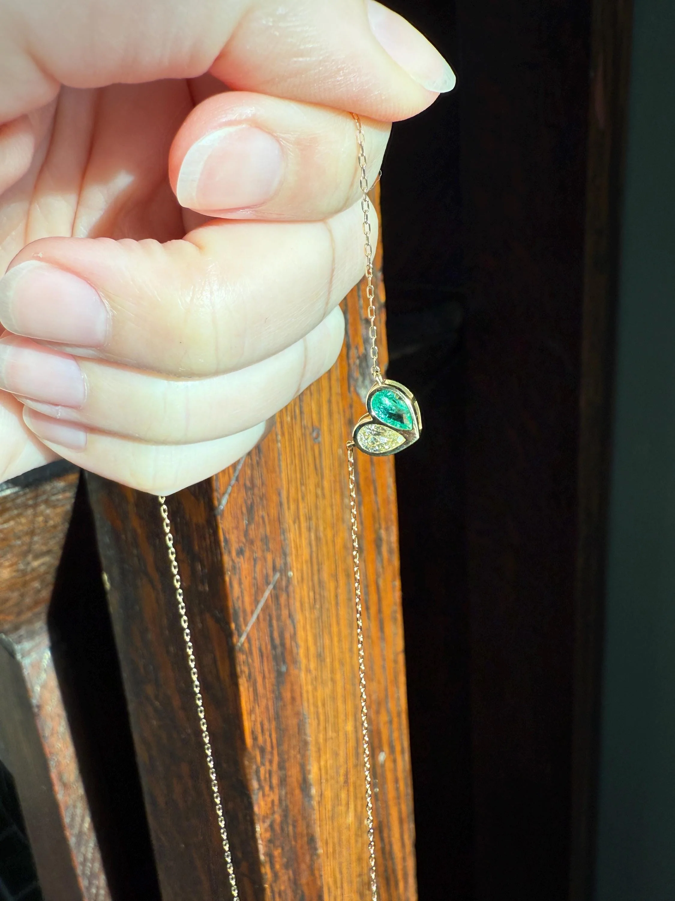 Vintage 18k Gold Fancy Light Yellow PEAR Diamond Natural EMERALD Heart Pendant Toi et Moi Necklace Green Figural Sparkle Fixed Chain - Image 11