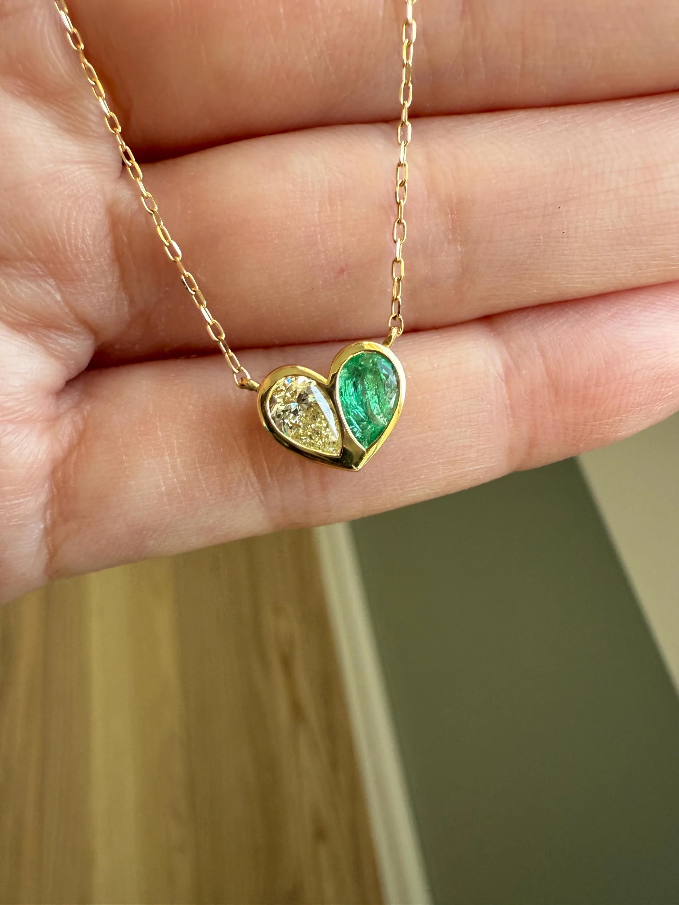 Vintage 18k Gold Fancy Light Yellow PEAR Diamond Natural EMERALD Heart Pendant Toi et Moi Necklace Green Figural Sparkle Fixed Chain - Image 15