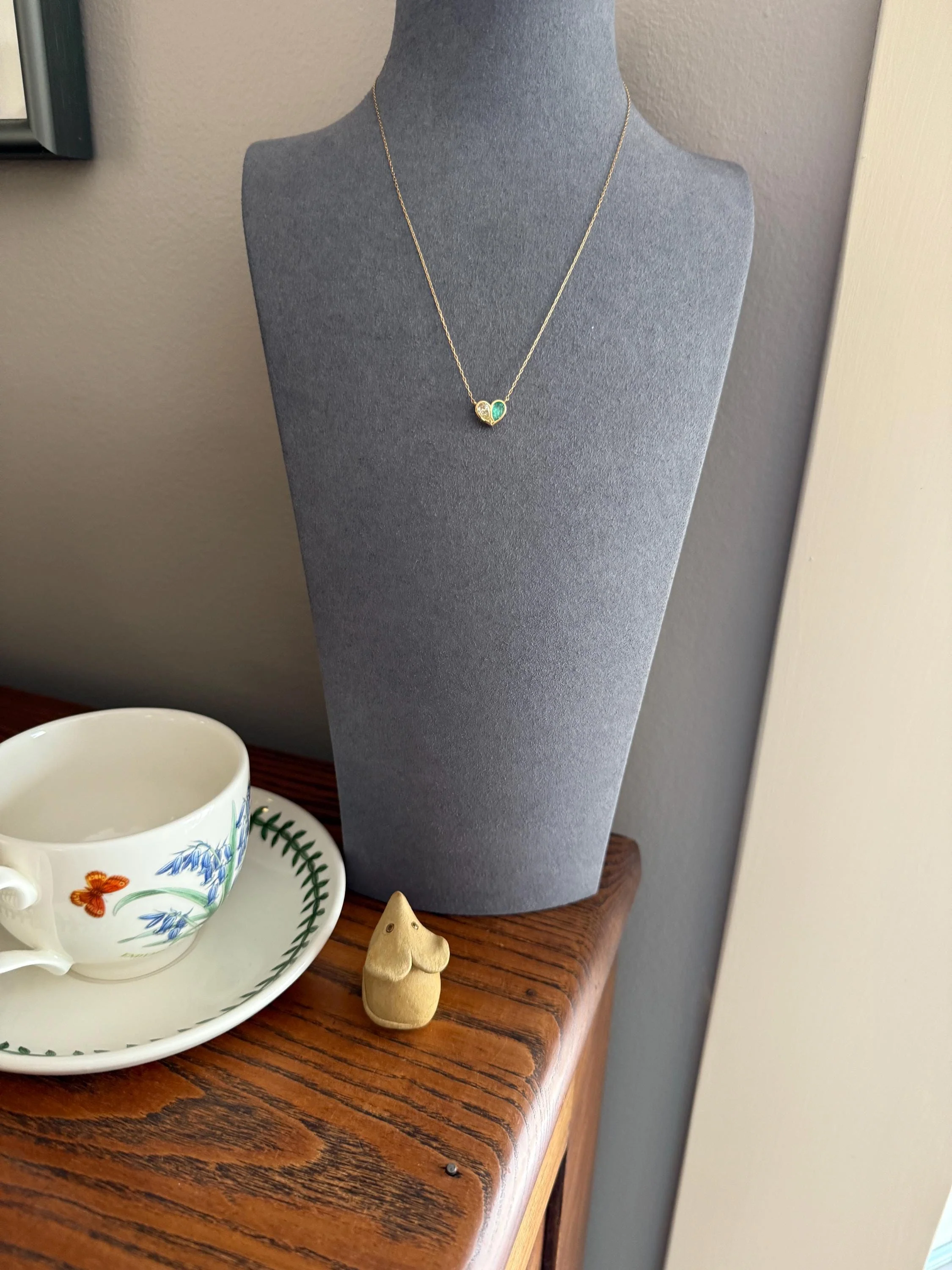 Vintage 18k Gold Fancy Light Yellow PEAR Diamond Natural EMERALD Heart Pendant Toi et Moi Necklace Green Figural Sparkle Fixed Chain - Image 3
