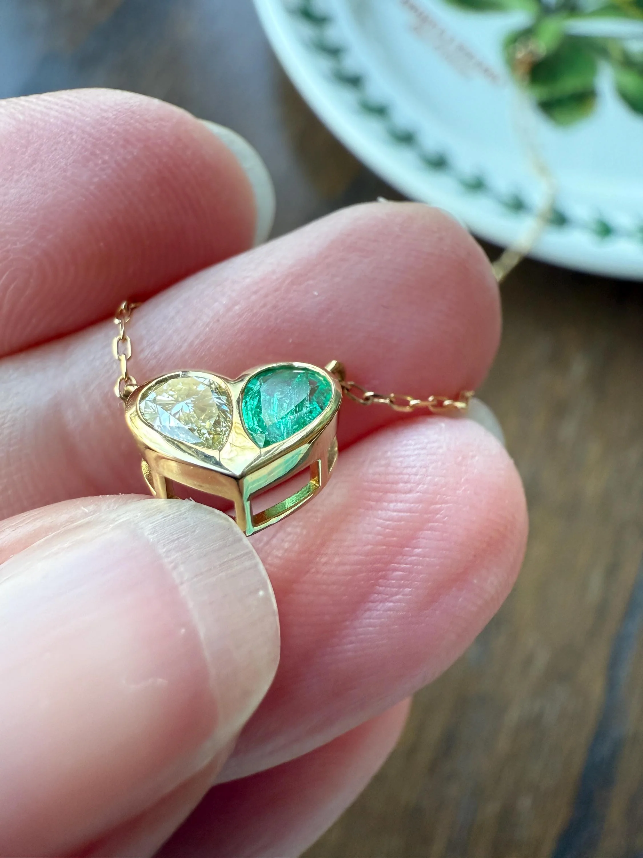 Vintage 18k Gold Fancy Light Yellow PEAR Diamond Natural EMERALD Heart Pendant Toi et Moi Necklace Green Figural Sparkle Fixed Chain - Image 8