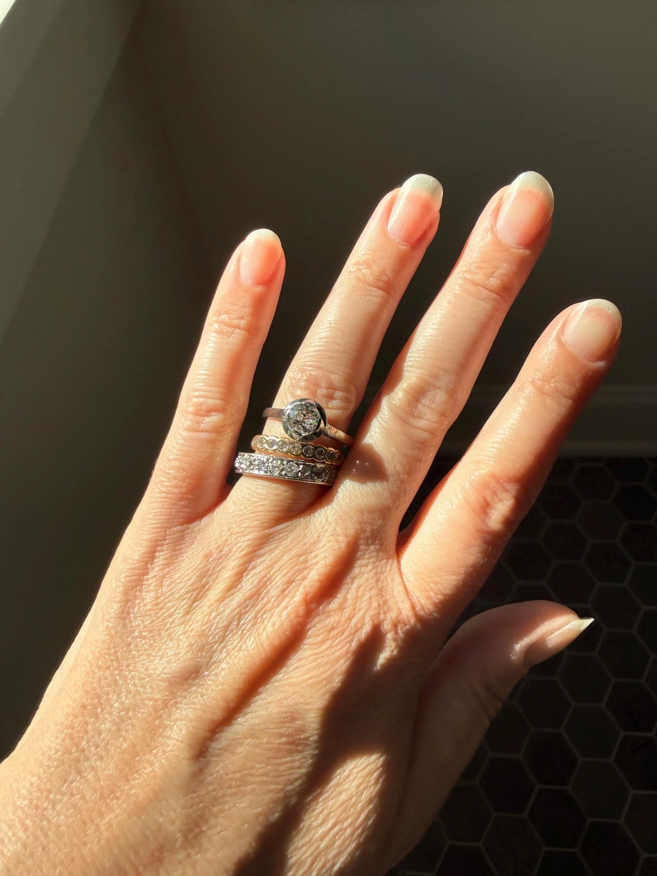Vintage 18k Gold Nine Stone Diamond Wedding Skinny Band Minimalist Stacker Ring Scalloped Bezel Setting - Image 10