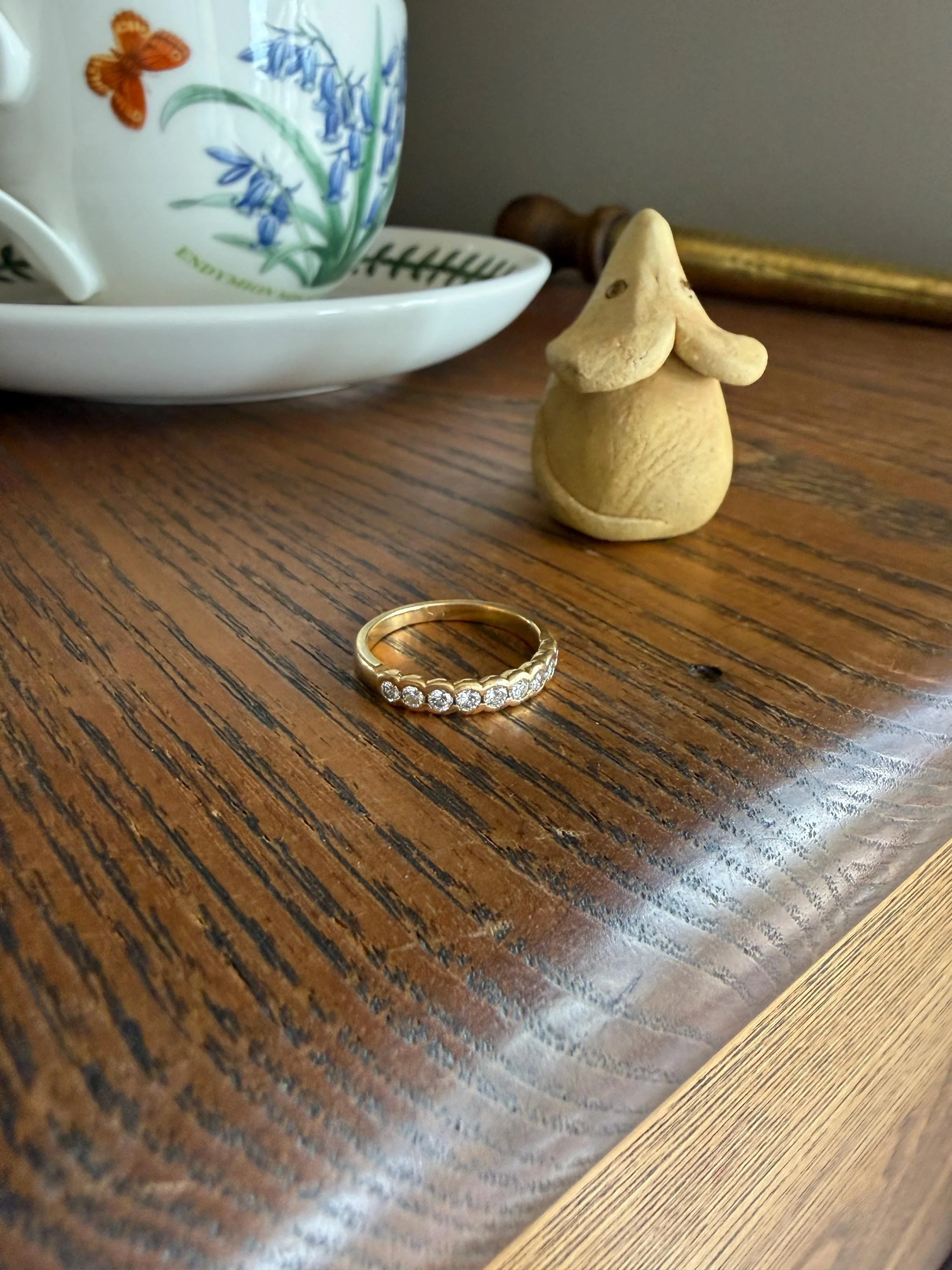 Vintage 18k Gold Nine Stone Diamond Wedding Skinny Band Minimalist Stacker Ring Scalloped Bezel Setting - Image 16