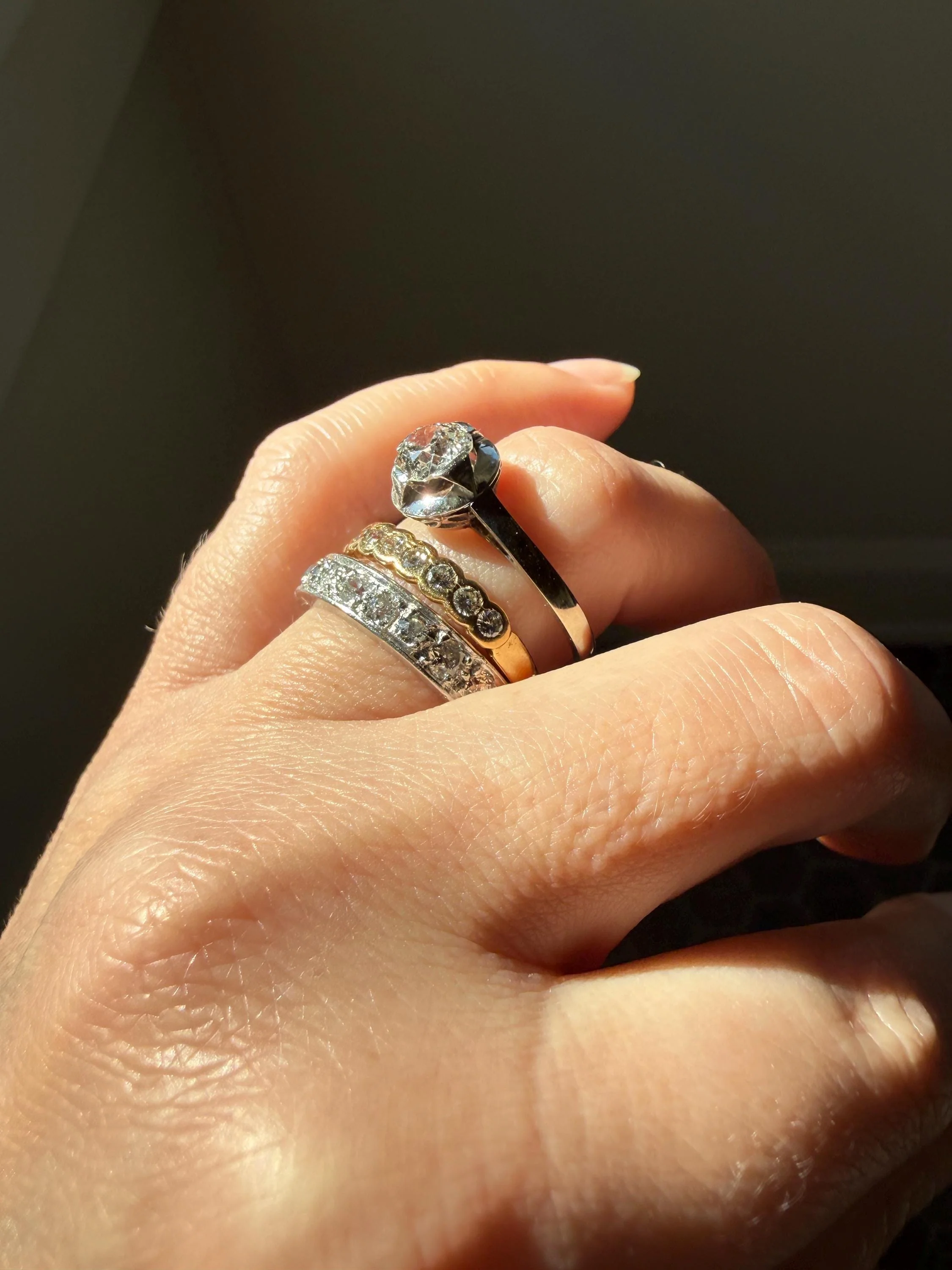 Vintage 18k Gold Nine Stone Diamond Wedding Skinny Band Minimalist Stacker Ring Scalloped Bezel Setting - Image 3