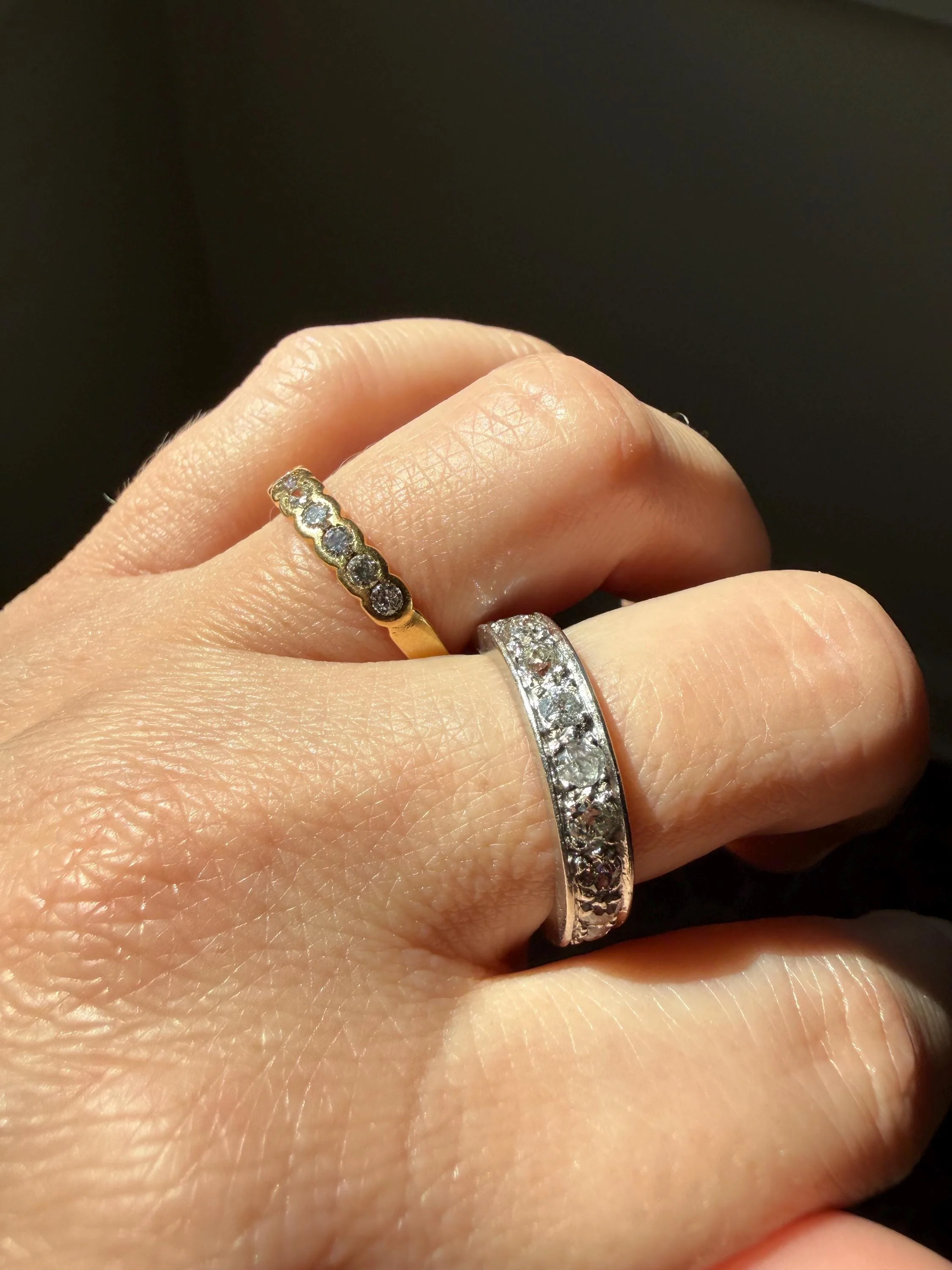Vintage 18k Gold Nine Stone Diamond Wedding Skinny Band Minimalist Stacker Ring Scalloped Bezel Setting - Image 5