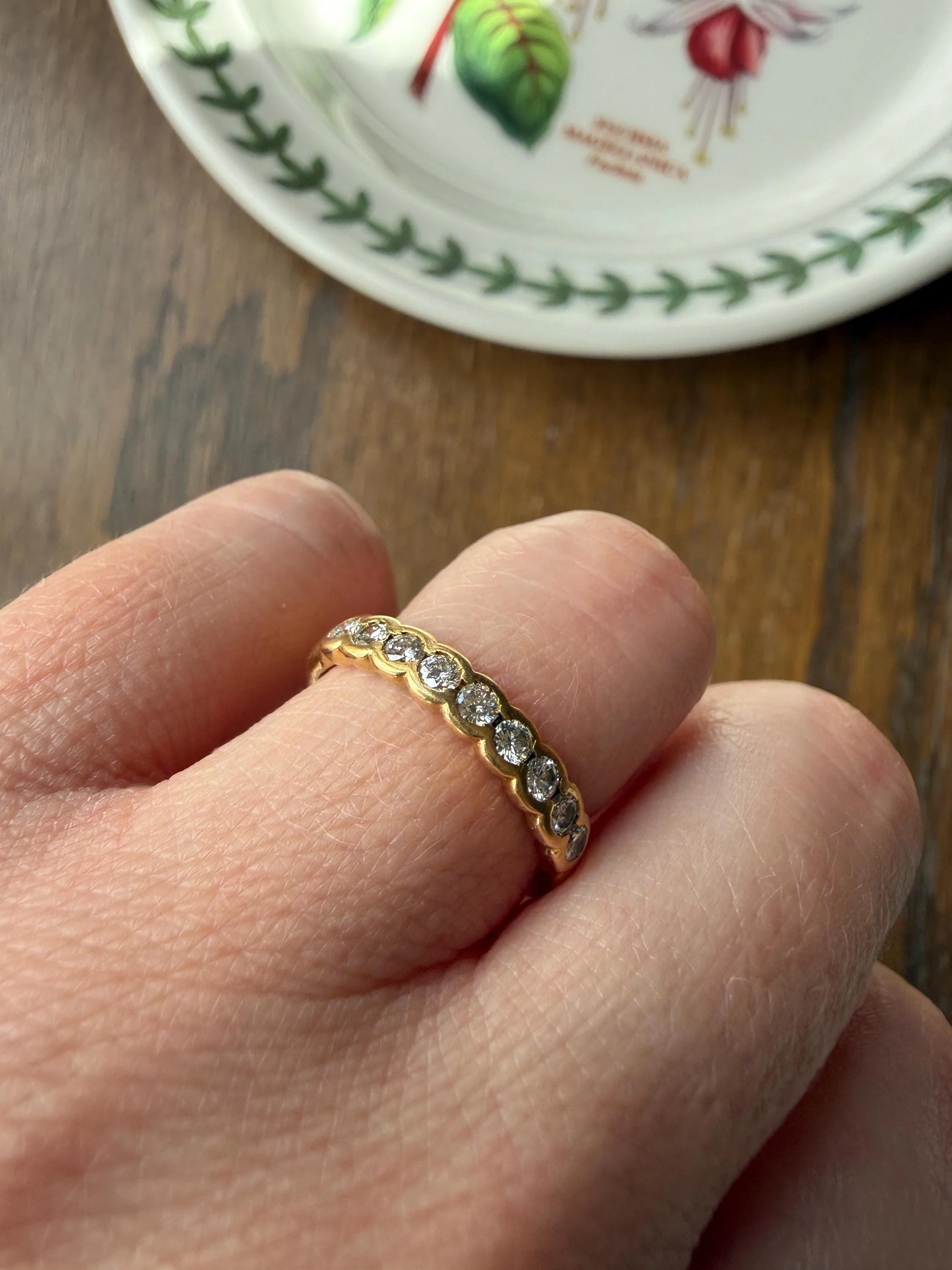 Vintage 18k Gold Nine Stone Diamond Wedding Skinny Band Minimalist Stacker Ring Scalloped Bezel Setting - Image 7