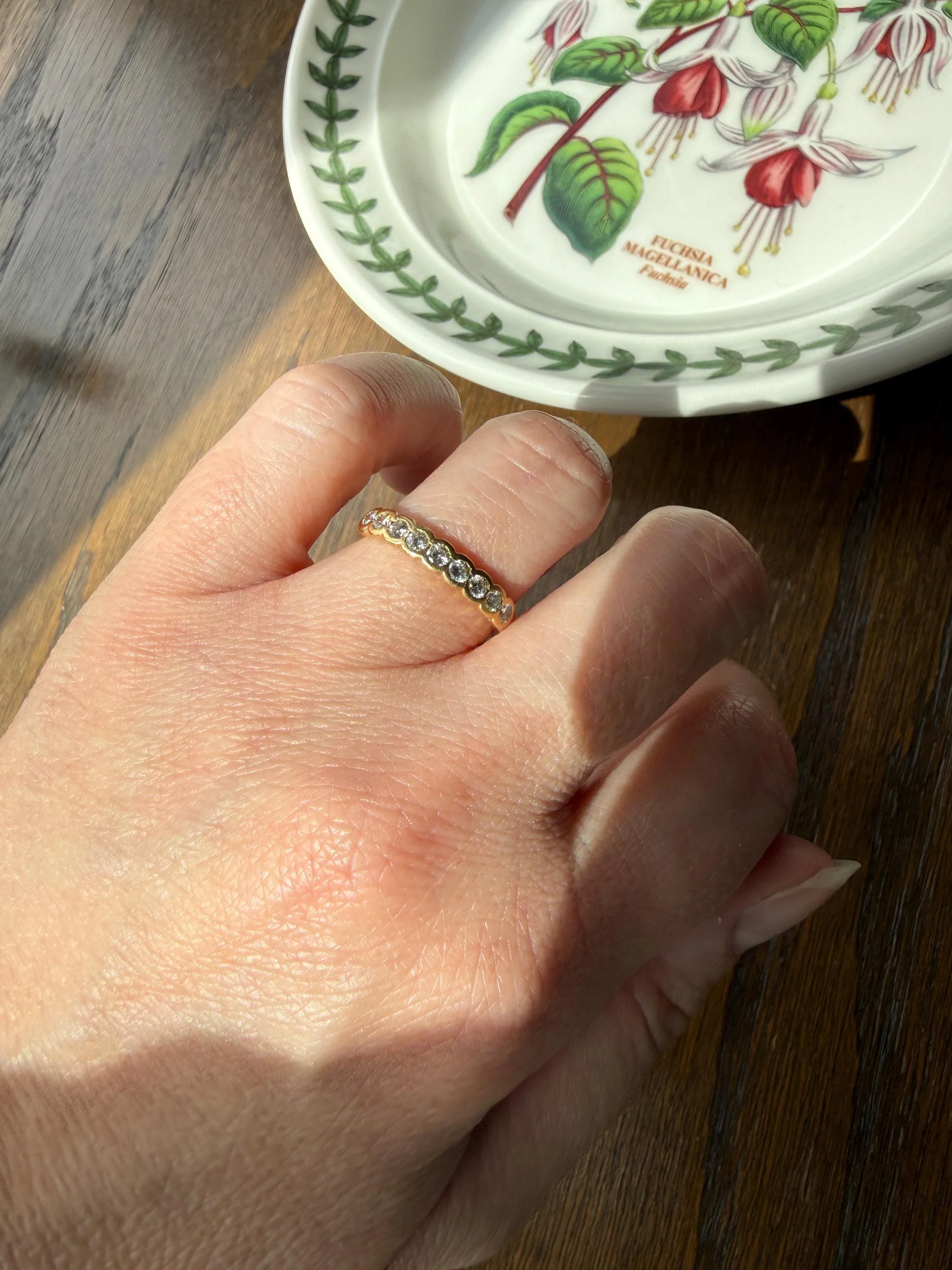 Vintage 18k Gold Nine Stone Diamond Wedding Skinny Band Minimalist Stacker Ring Scalloped Bezel Setting - Image 9